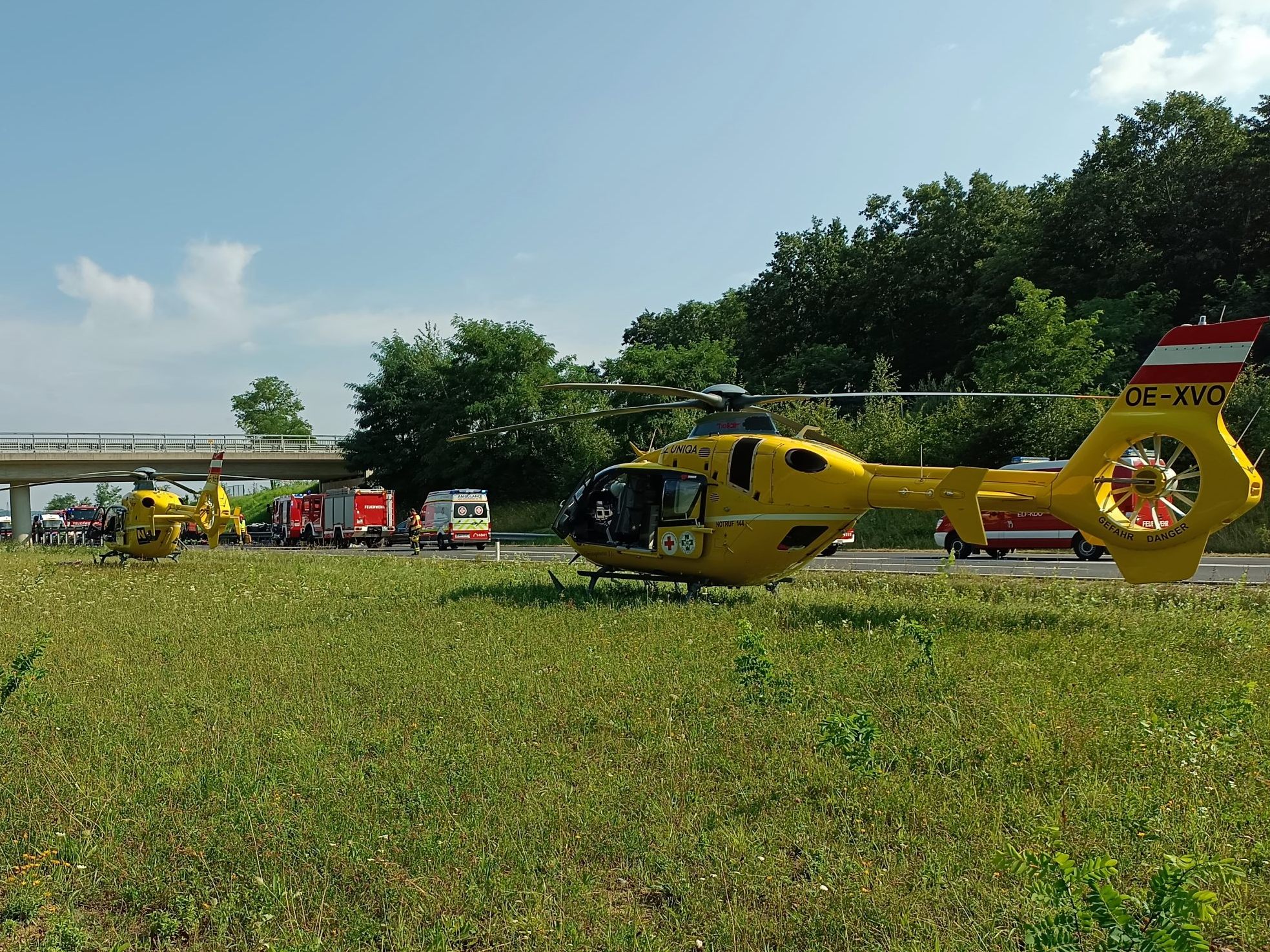 Die Notarzthubschrauber "Christophorus 3" und "Christophorus 16" waren im Einsatz.