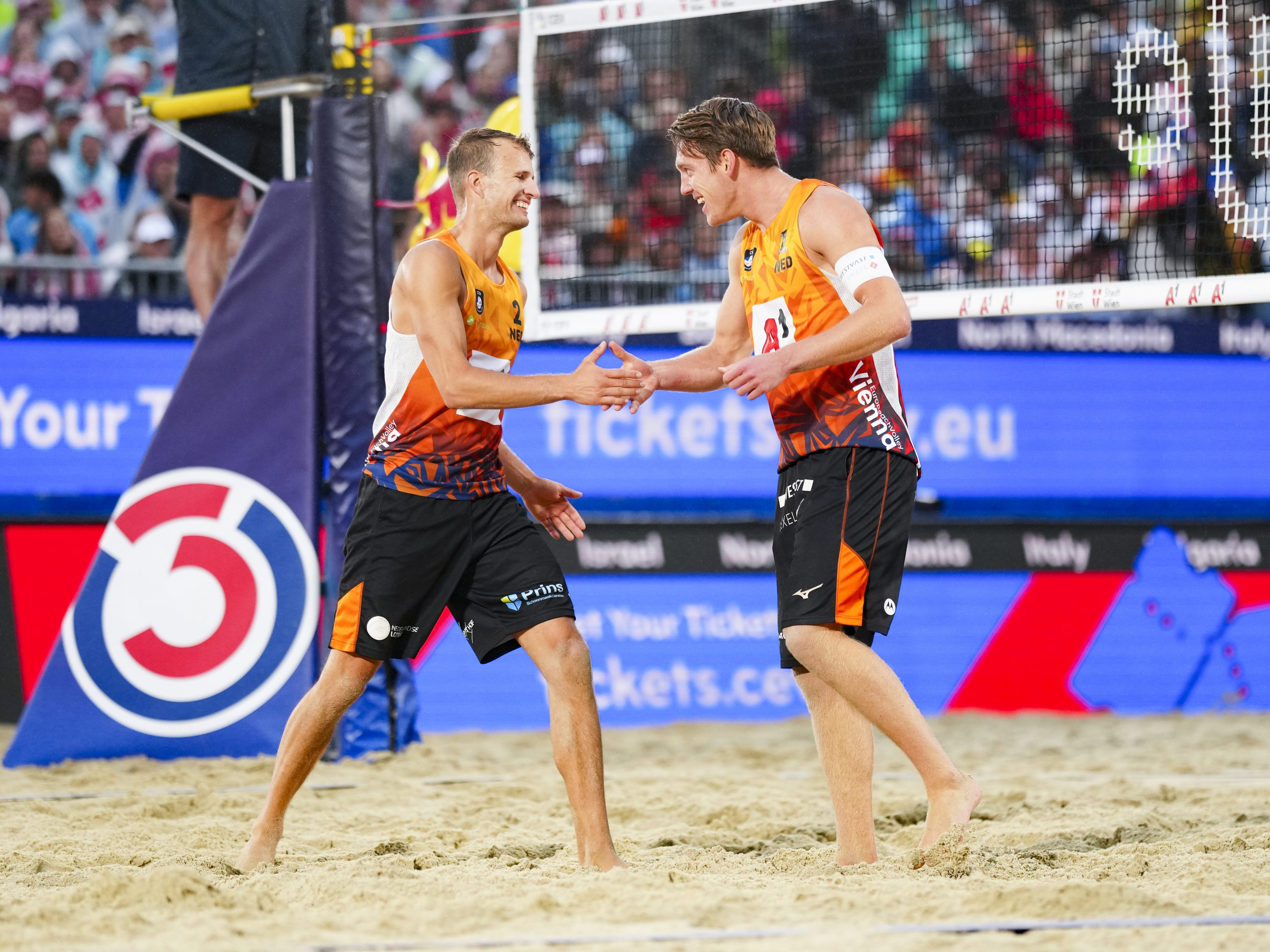 Trotz möglicher Sturmböen sollen die Finalspiele der Beachvolleyball-EM in Wien am Sonntag planmäßig stattfinden.