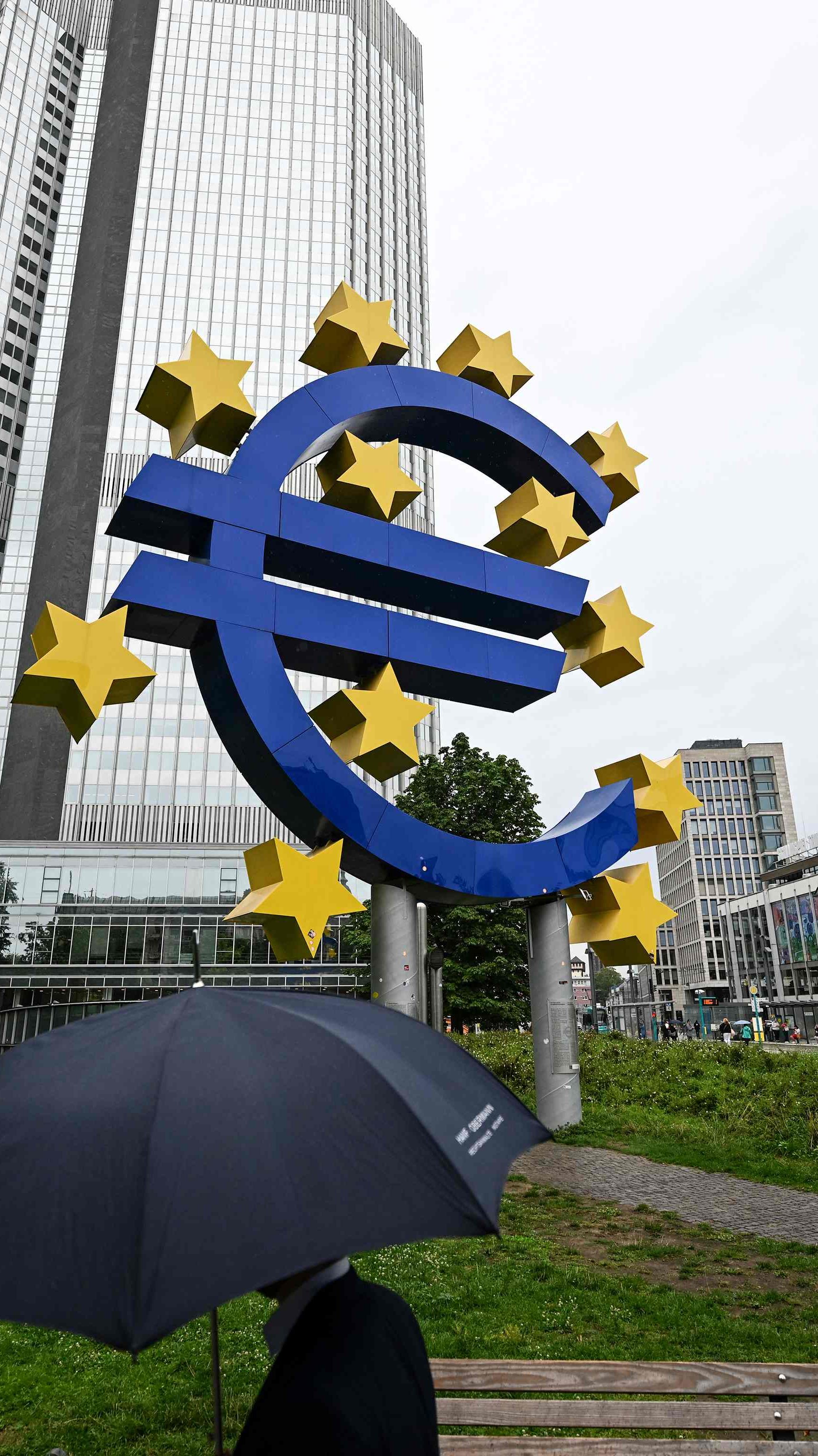 Die Banken geben die Einlagezinsen nicht an ihre Sparer weiter.