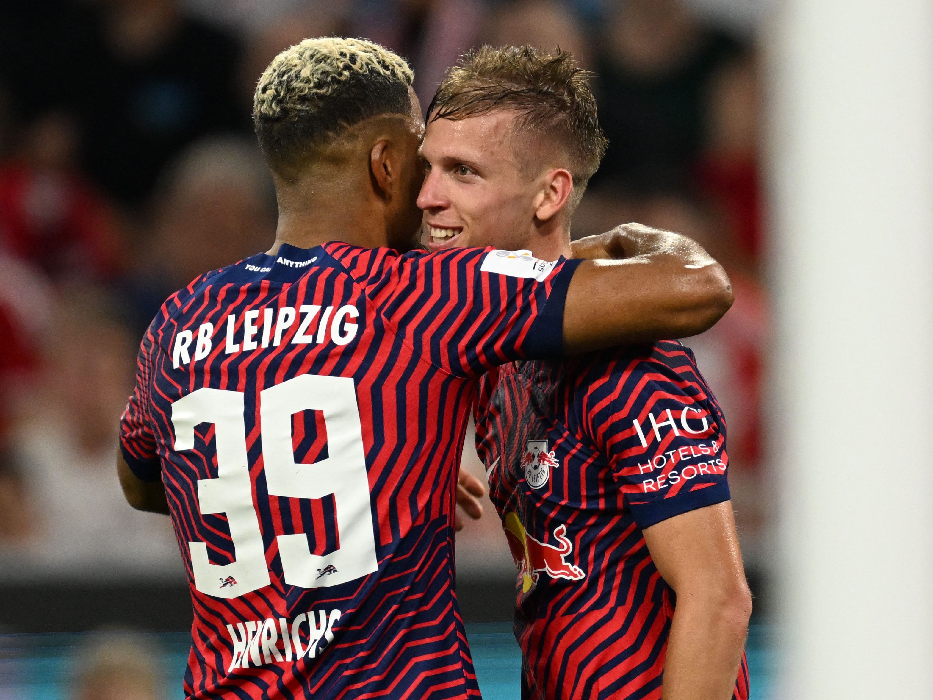 Dani Olmo (r.) war der Matchwinner beim Supercup-Sieg der Leipziger Dani Olmo (r.) war der Matchwinner beim Supercup-Sieg der Leipziger