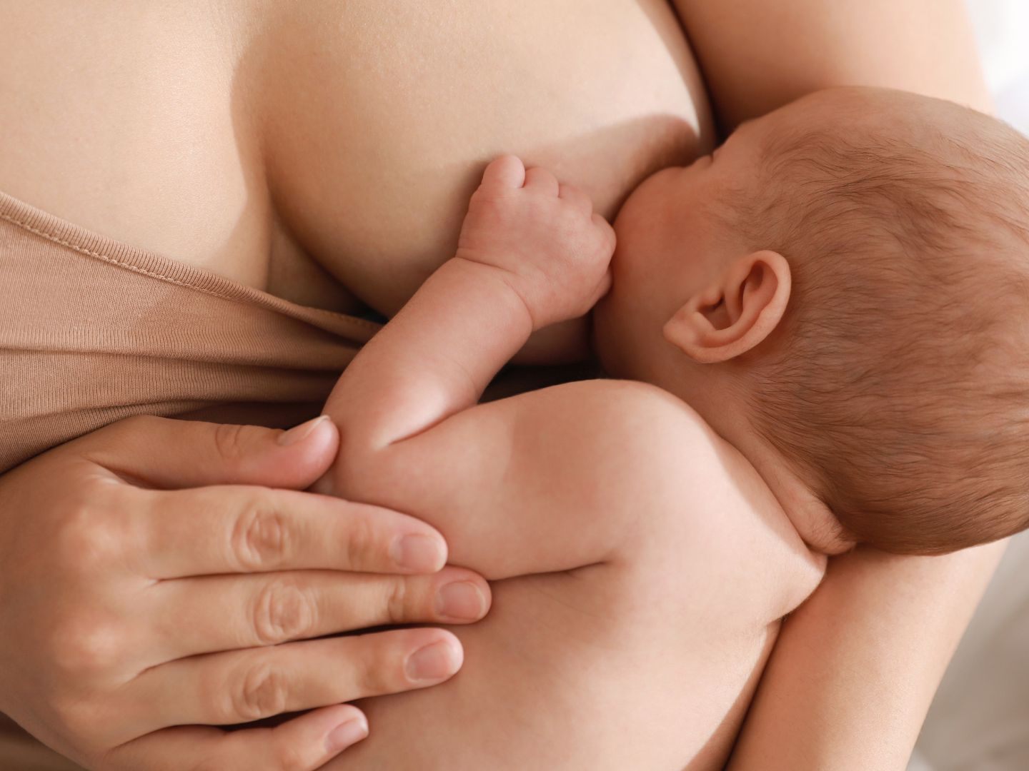 Mit dem "Stillsiegel" soll das Füttern von Babys in der Öffentlichkeit normalisiert werden. Mit dem "Stillsiegel" soll das Füttern von Babys in der Öffentlichkeit normalisiert werden.