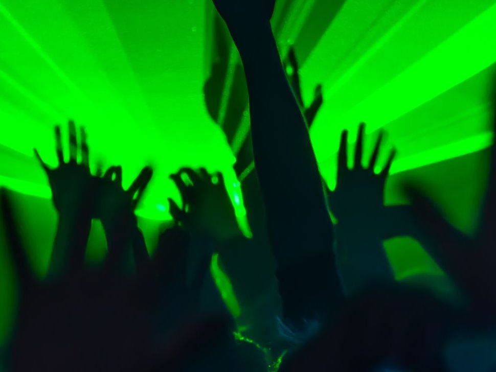 65 Personen feierten auf einer illegalen Rave-Party in Wien-Simmering. 65 Personen feierten auf einer illegalen Rave-Party in Wien-Simmering.
