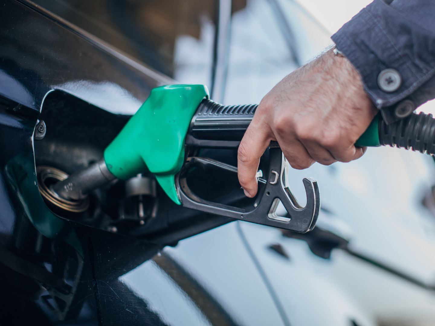 Tanken wurde im Juli wieder deutlich teurer. Tanken wurde im Juli wieder deutlich teurer.