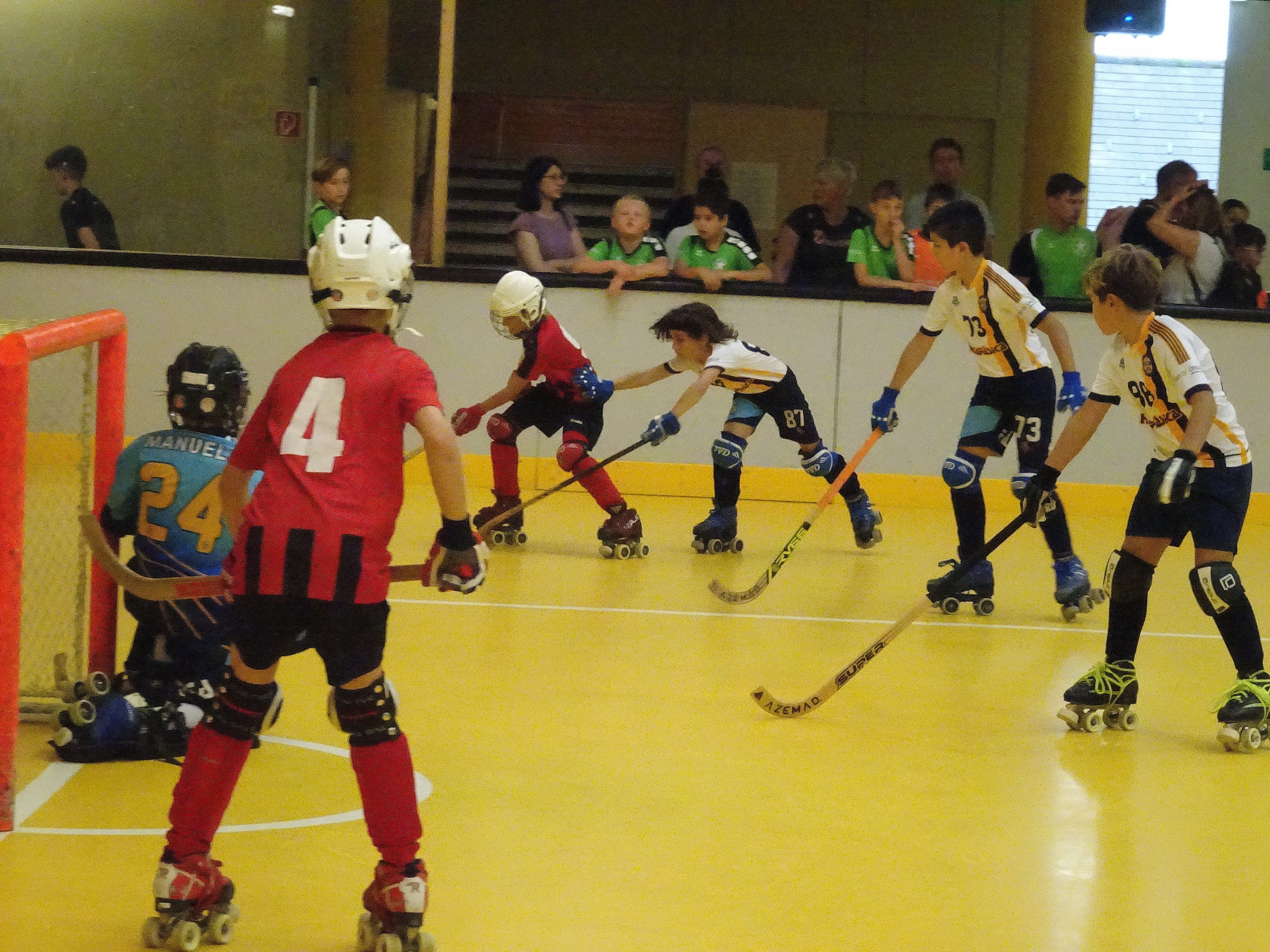Das Publikum bekam an allen drei Turniertagen rasanten und internationalen Rollhockey-Sport geboten. Das Publikum bekam an allen drei Turniertagen rasanten und internationalen Rollhockey-Sport geboten.