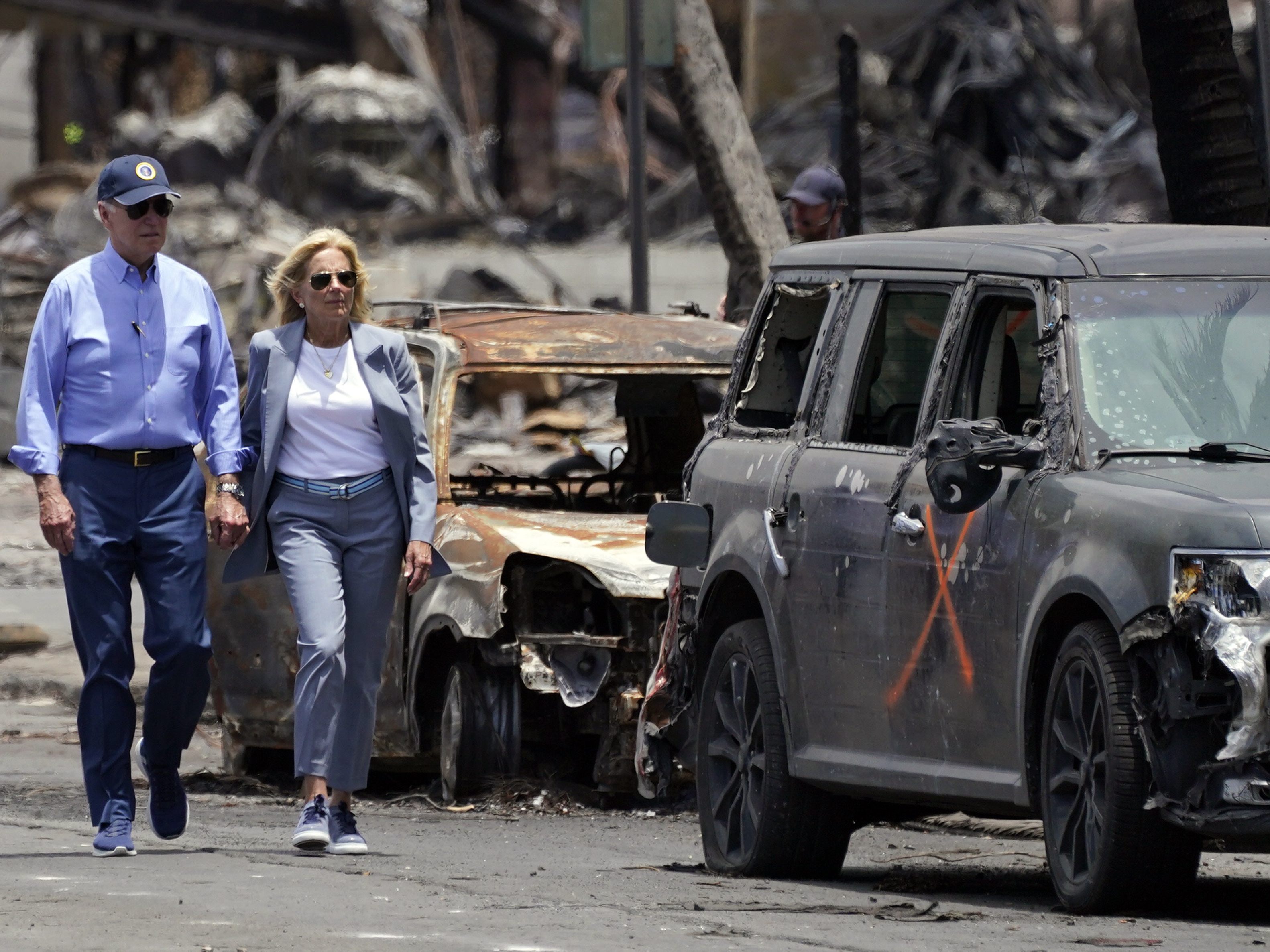 US-Präsident Joe Biden und First Lady Jill Biden in Lahaina nach der Brandkatastrophe.