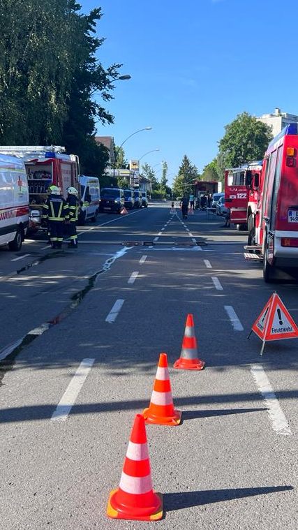 Eine Sperre der Arlbergstraße war für den Feuerwehreinsatz nötig.