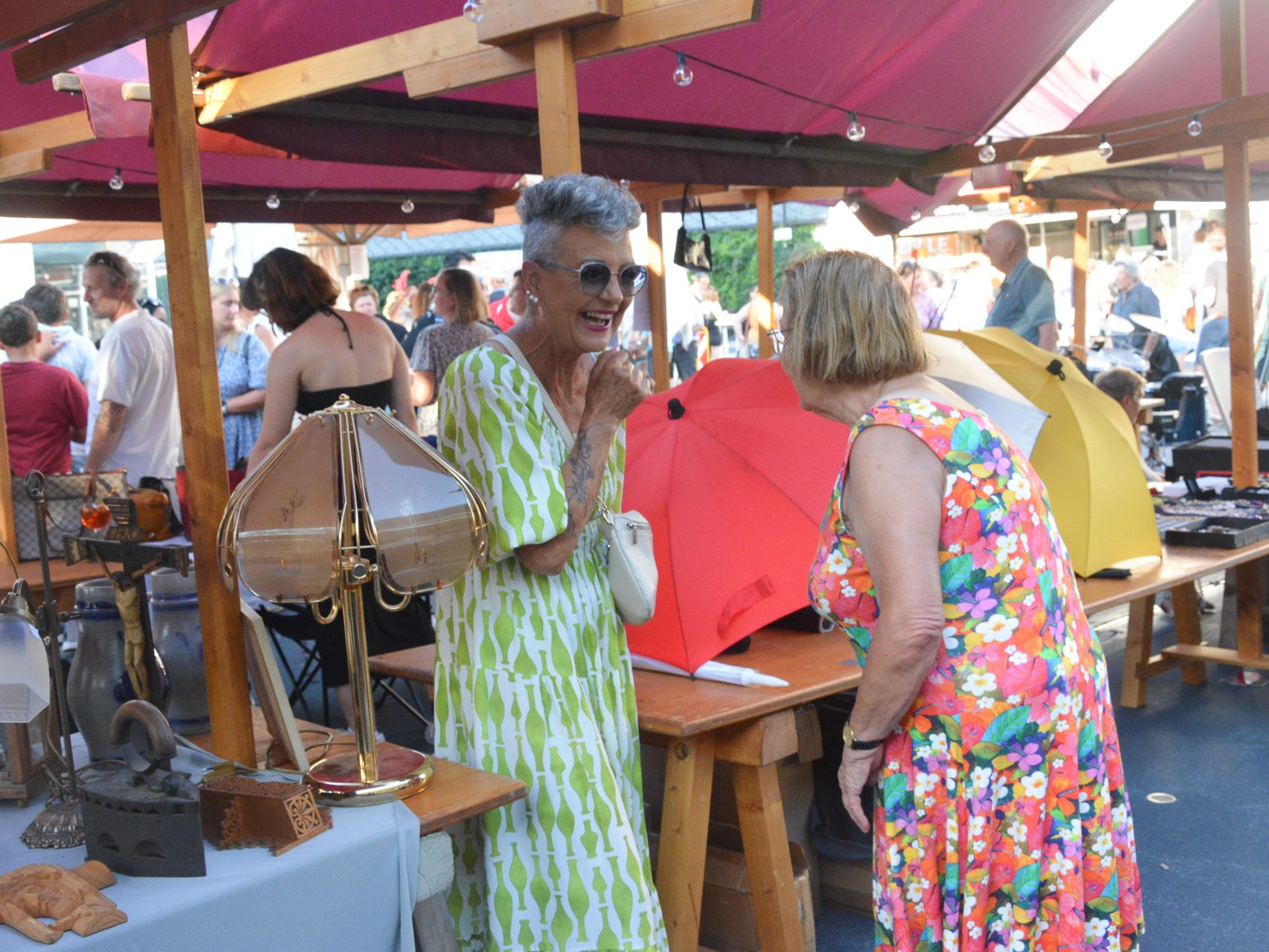 Der Nachtflohmarkt in Lustenau war bereits am Nachmittag sehr gut besucht.