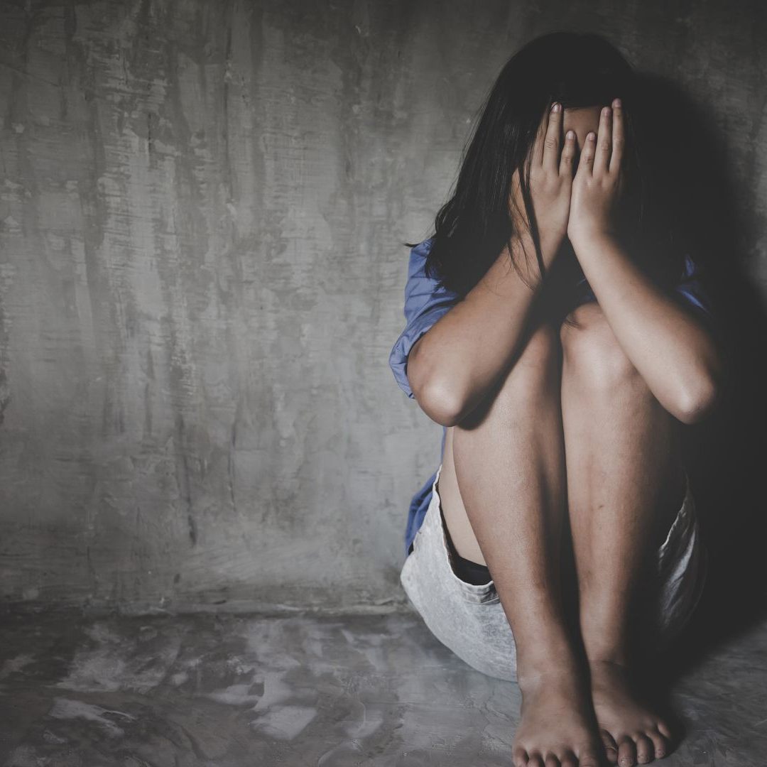 Ein Russe soll eine Frau 14 Jahre gefangen gehalten haben.