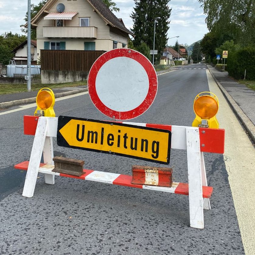 Eine Bausteller erschwert die Durchfahrt durch Wolfurt.