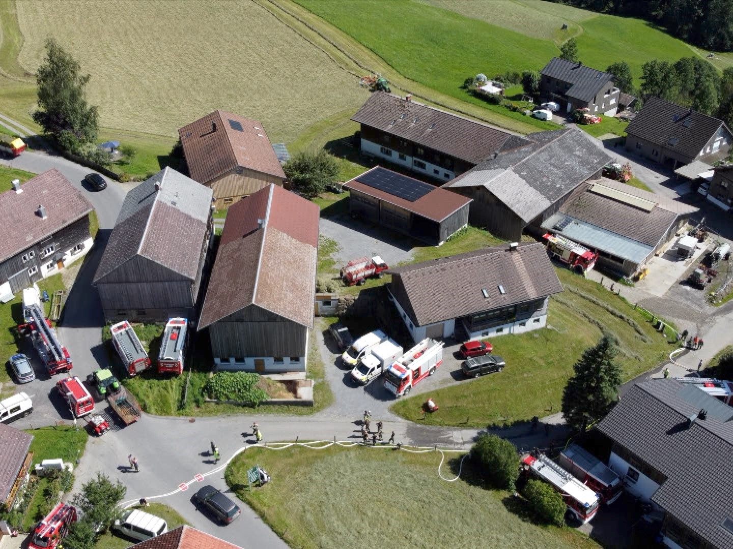 Die Feuerwehr wurde am Freitagnachmittag zu einem Einsatz in Egg alarmiert. Die Feuerwehr wurde am Freitagnachmittag zu einem Einsatz in Egg alarmiert.