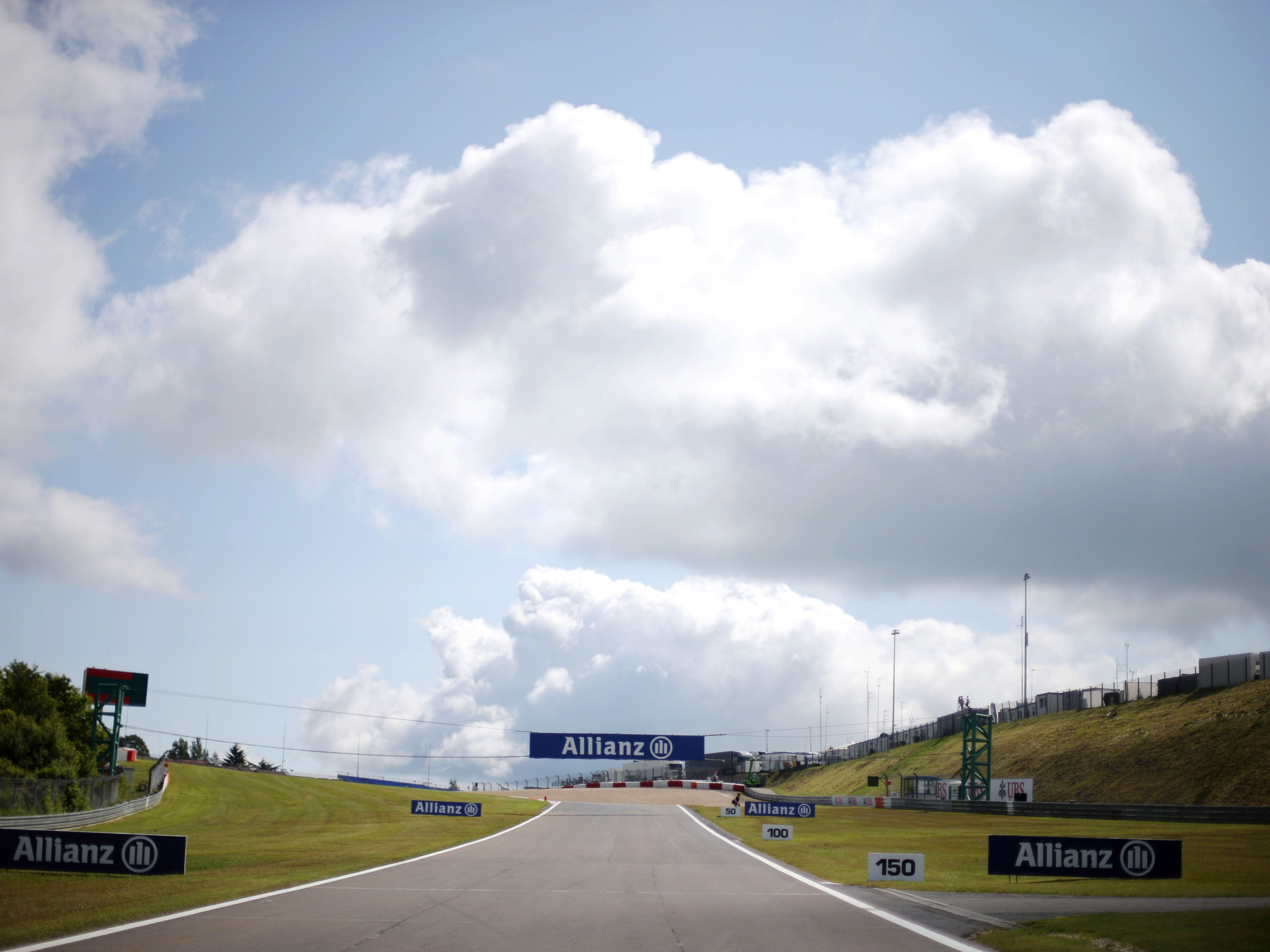 Schrecklicher Unfall am Nürburgring. Schrecklicher Unfall am Nürburgring.
