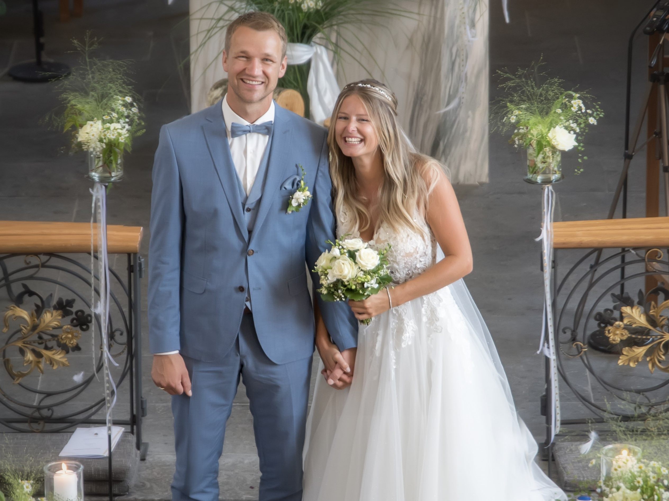 Nach der standensamtlichen Hochzeit in Thüringen folgte für Melanie Jordan und Karlheinz Bickel die kirchliche Trauung in Blons. Nach der standensamtlichen Hochzeit in Thüringen folgte für Melanie Jordan und Karlheinz Bickel die kirchliche Trauung in Blons.