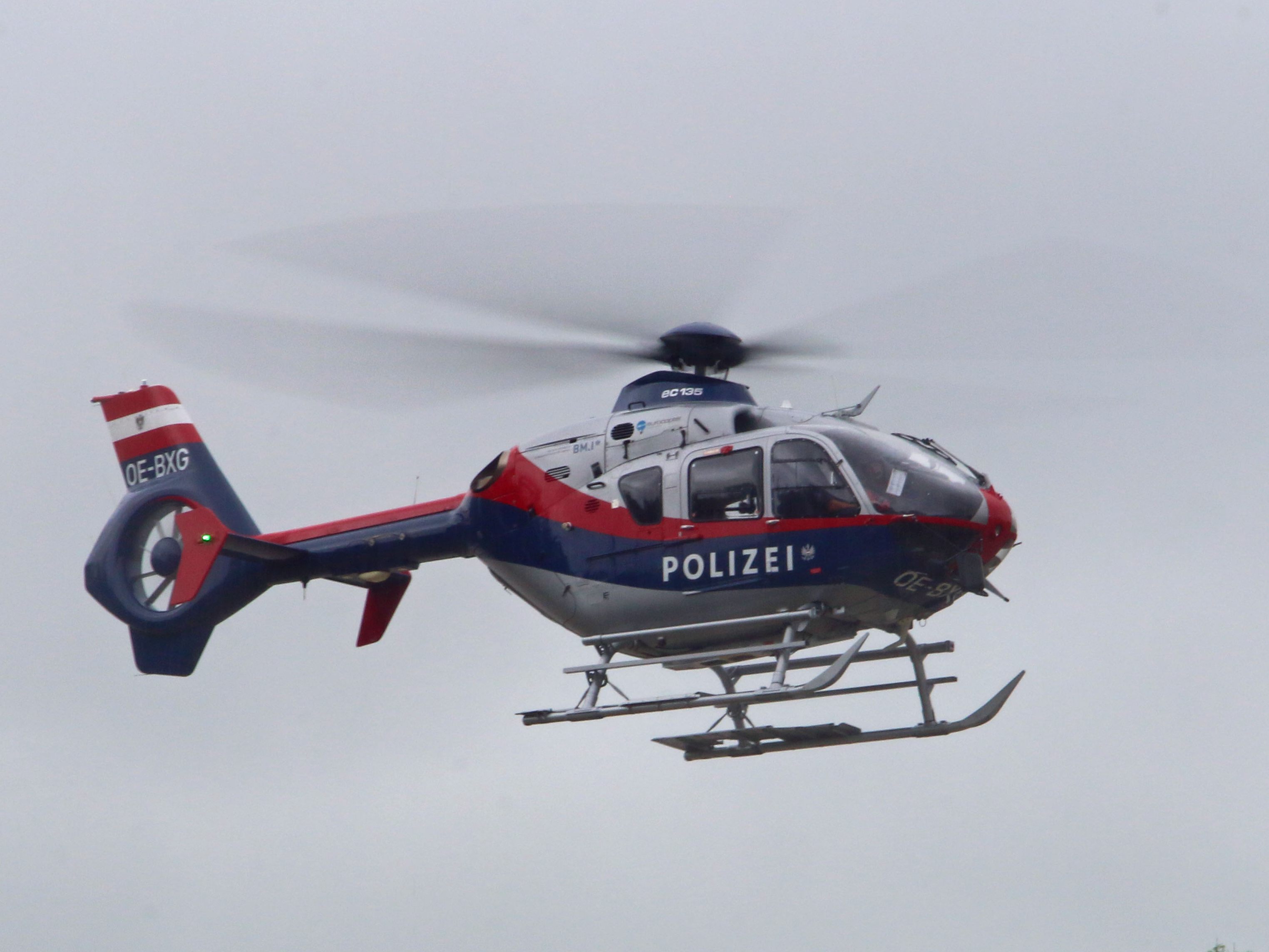 Der Polizeihubschrauber "Libelle" flog die sieben Belgier ins Tal. (Symbolbild) Der Polizeihubschrauber "Libelle" flog die sieben Belgier ins Tal. (Symbolbild)