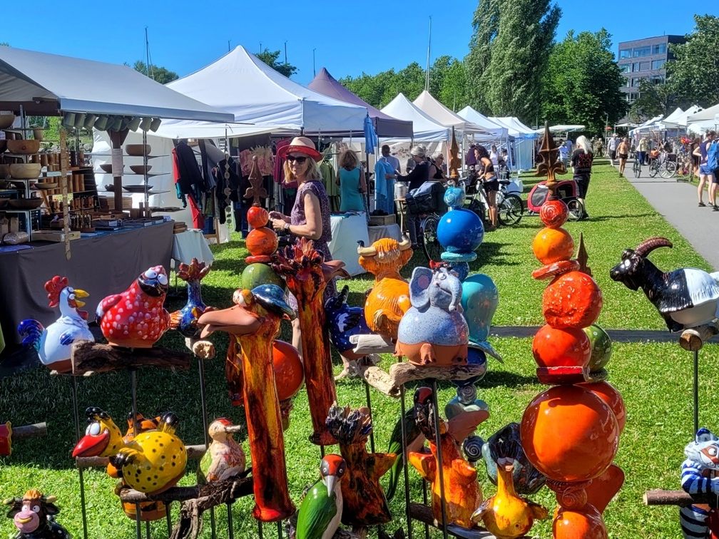 Die Bodenseegemeinde Lochau wird am 2. und 3. September wieder zur großen Bühne des Kunsthandwerks. Künstler aus ganz Deutschland präsentieren ihre vielfältigen Produkte. Die Bodenseegemeinde Lochau wird am 2. und 3. September wieder zur großen Bühne des Kunsthandwerks. Künstler aus ganz Deutschland präsentieren ihre vielfältigen Produkte.