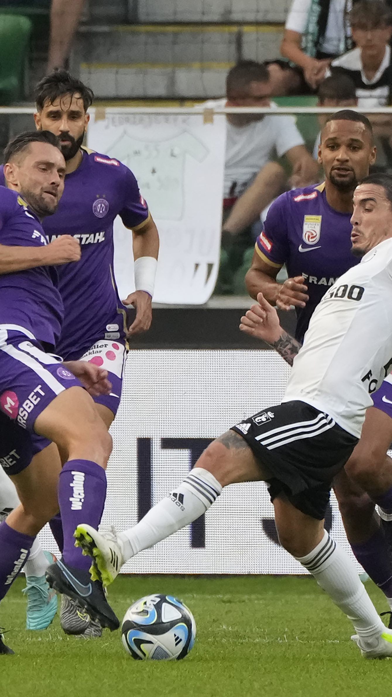 Die Wiener Austria geht mit einem 2:1 Vorsprung ins Rückspiel.