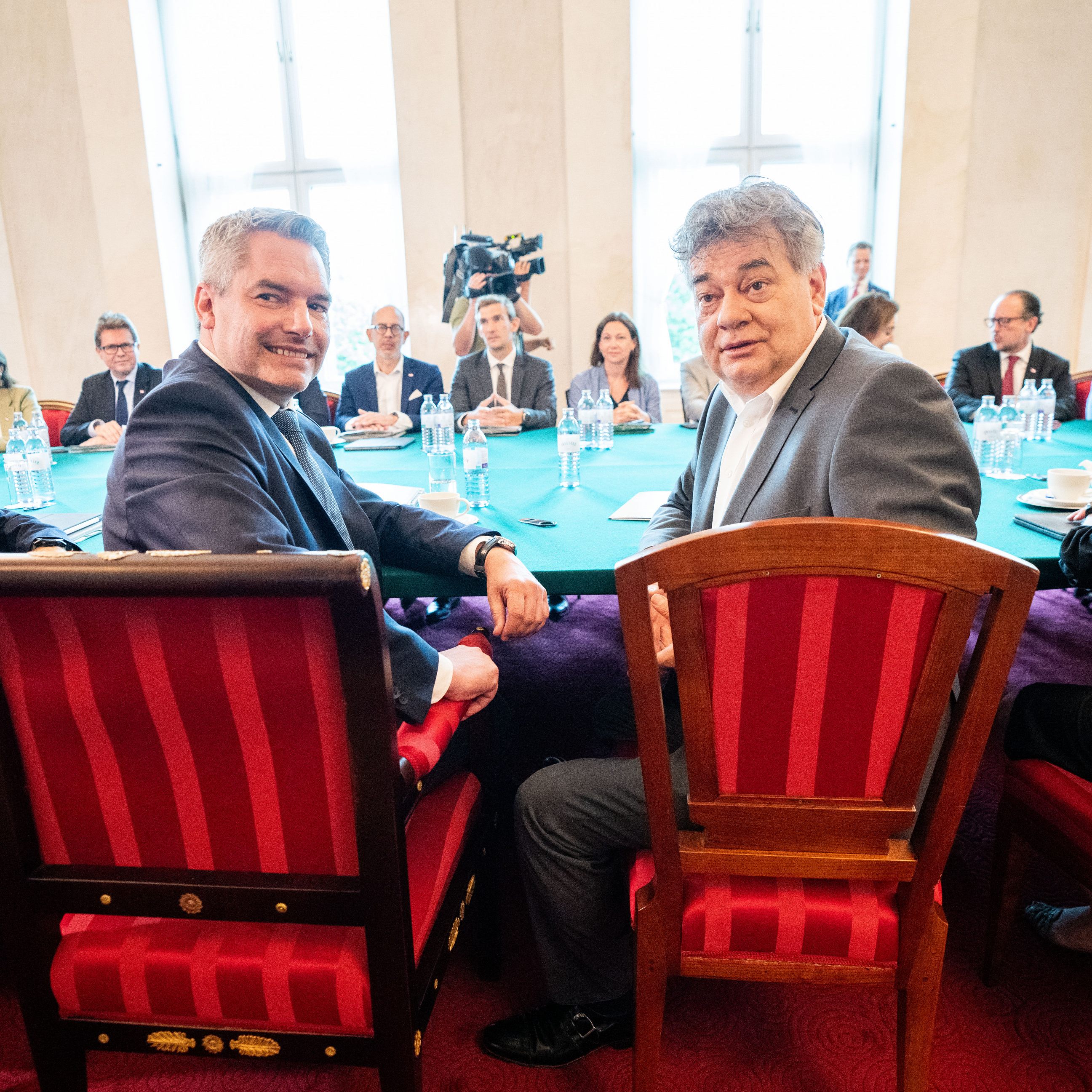 Regierung verordnete sich Nullohnrunde.