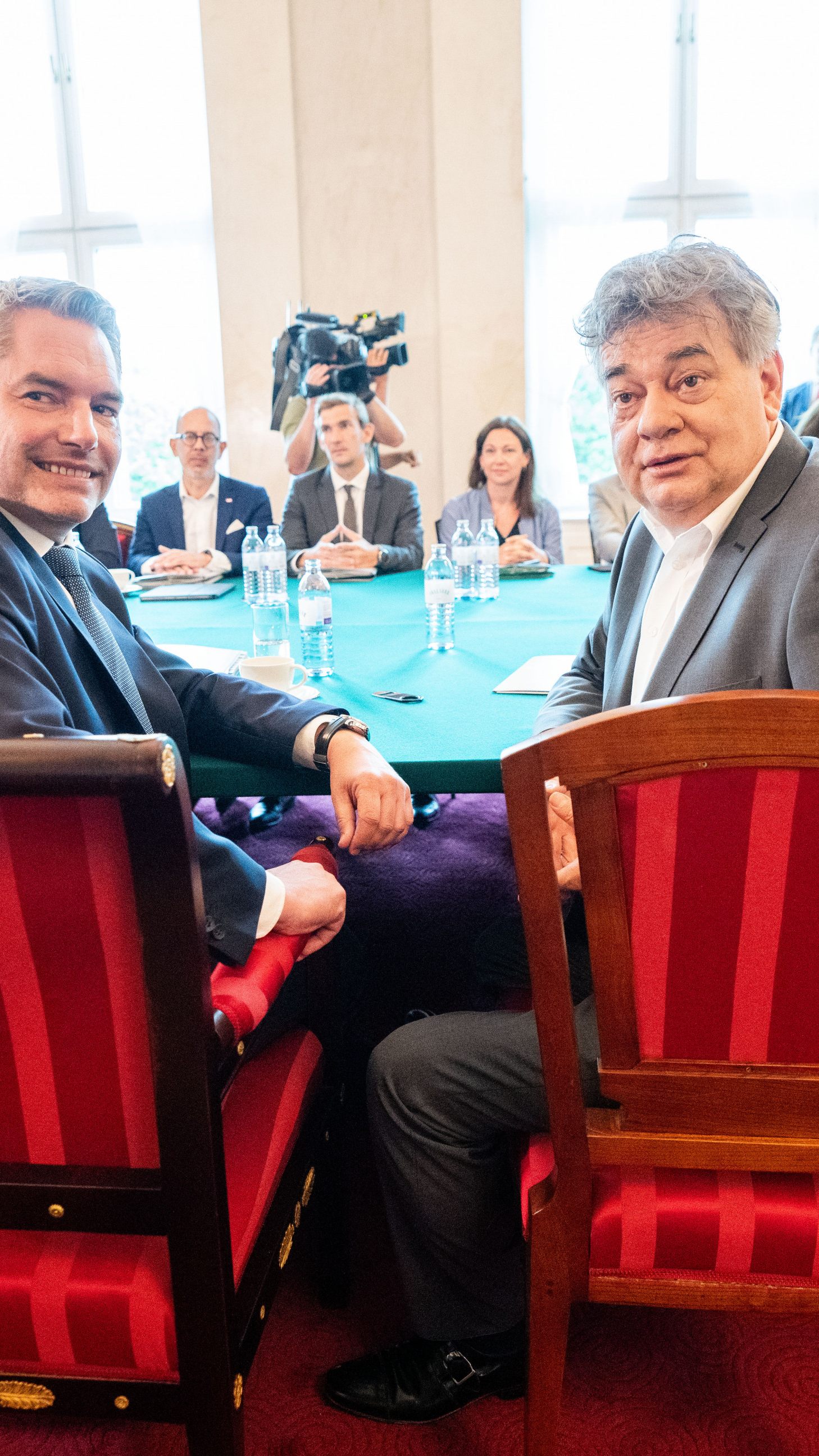 Regierung verordnete sich Nullohnrunde.