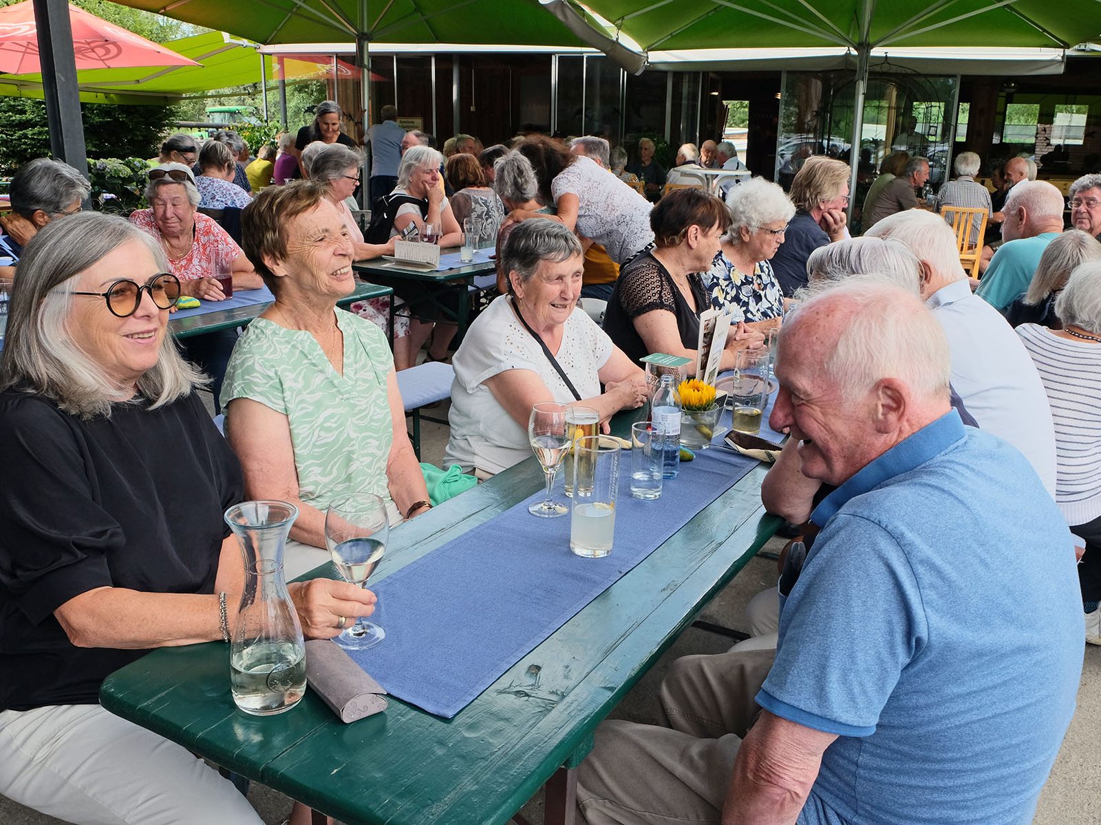 Gemütliche Runde beim Sommerfest der Ortsgruppe Dornbirn von VORARLBERG 50plus