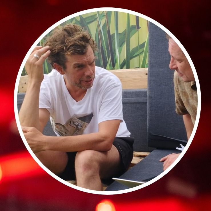 Rüdiger "Rüde" Linhof (kleines Bild) von den Sportfreunden Stiller nimmt sich kein Blatt vor den Mund.