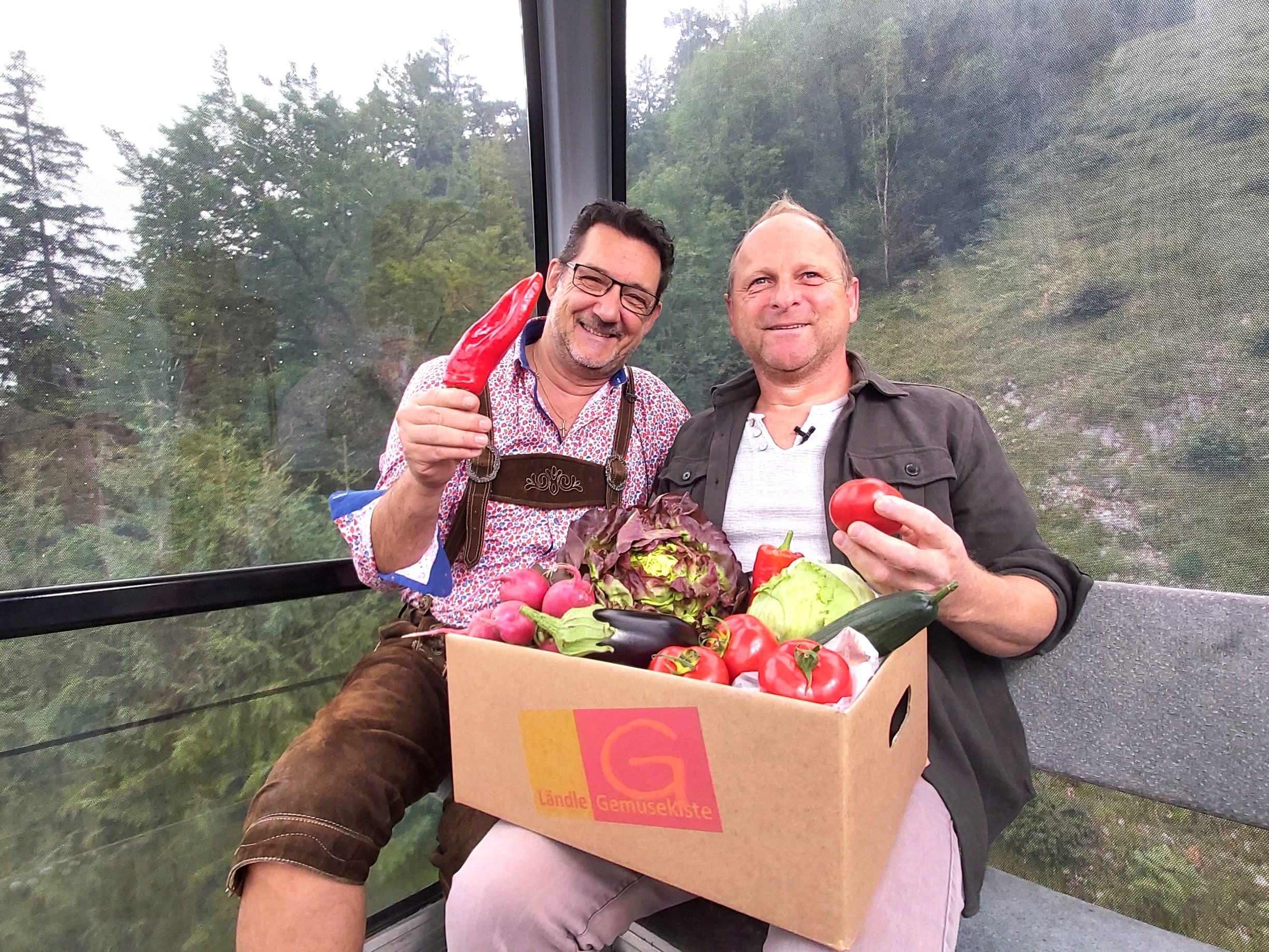 Raumausstatter und Polsterer Stefan Wrann (re) ist zu Gast bei Andreas Seeburger (li) in der 294. Folge us dr Gondl am Muttersberg. Raumausstatter und Polsterer Stefan Wrann (re) ist zu Gast bei Andreas Seeburger (li) in der 294. Folge us dr Gondl am Muttersberg.