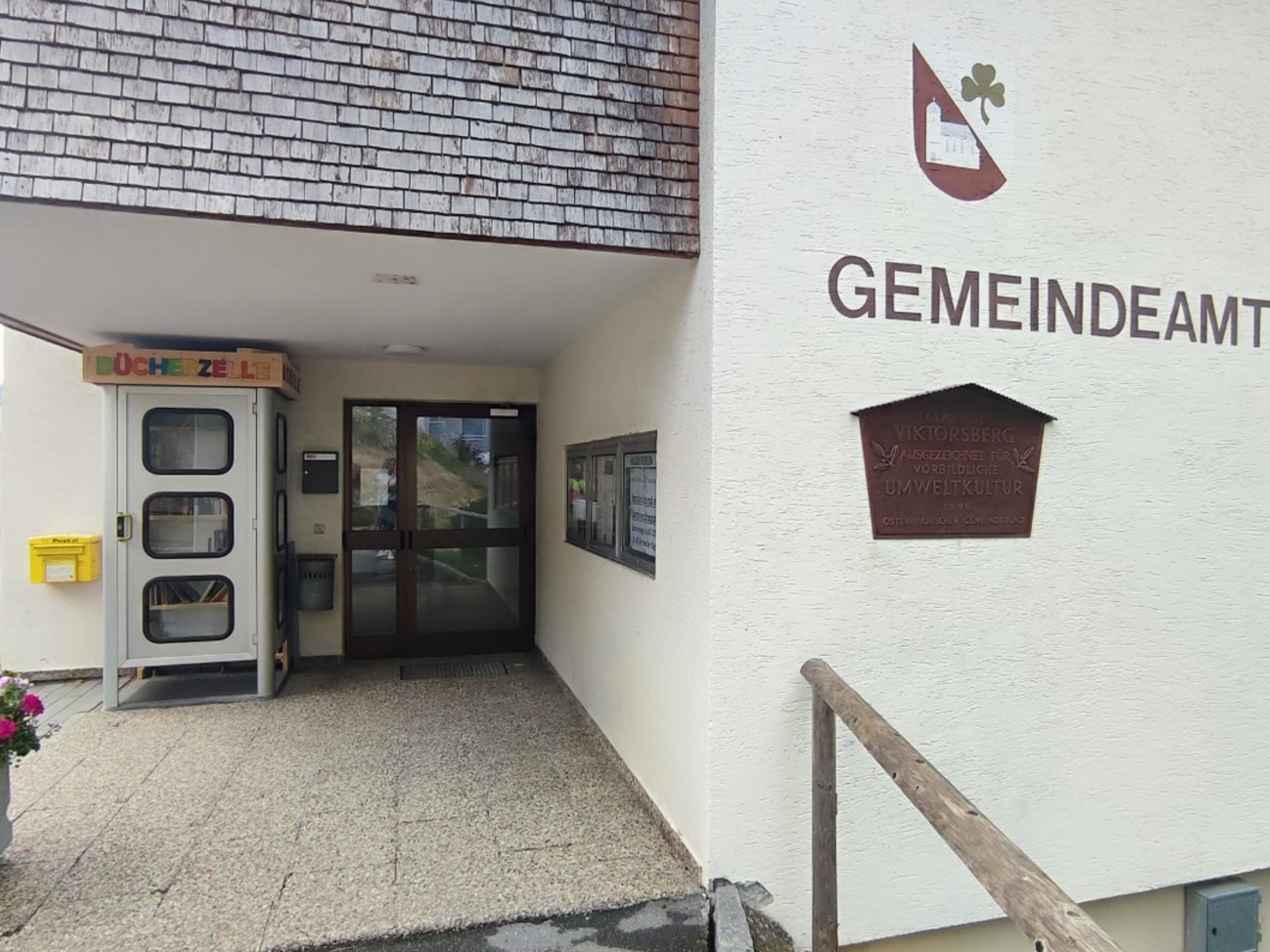 In Viktorsberg wurde die ausgediente Telefonzelle in eine Bücherzelle umgewandelt