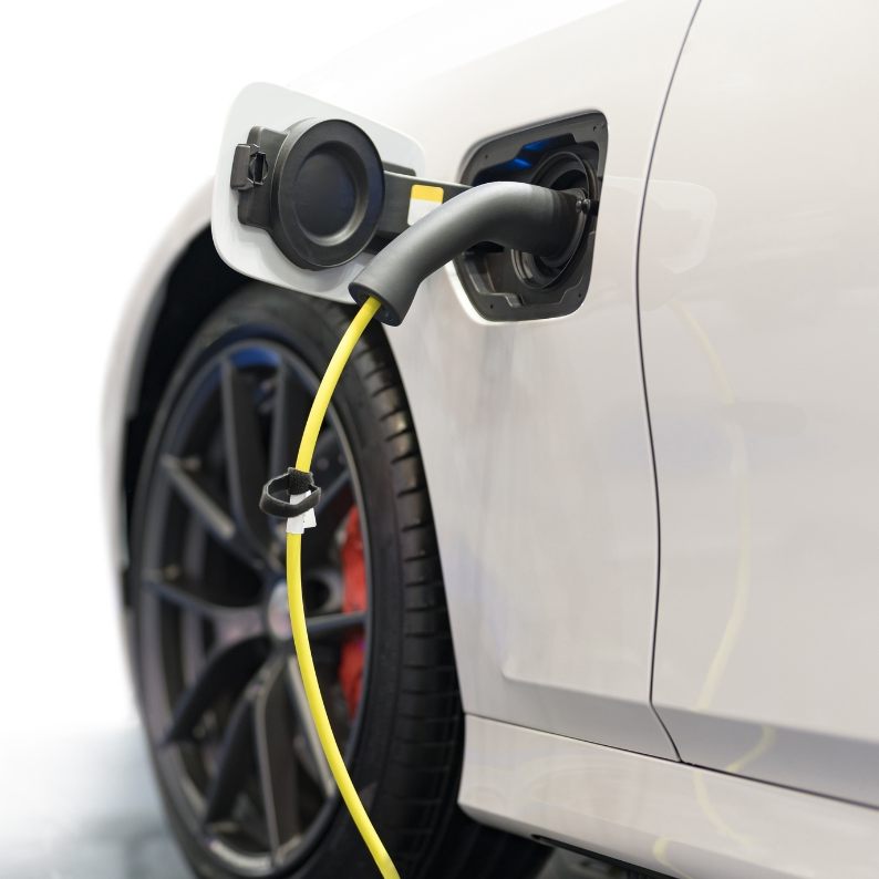 Wie wirkt sich die Hitze auf E-Autos aus? (Symbolbild)