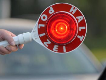 Die Wiener Polizei fasste einen Raser der mit seinem E-Scooter mit 42 km/h unterwegs war. Die Wiener Polizei fasste einen Raser der mit seinem E-Scooter mit 42 km/h unterwegs war.