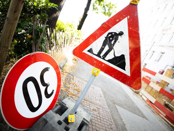 In der Perfektastraße in Wien-Liesing starten am 16. August 2023 die Sanierungsarbeiten. In der Perfektastraße in Wien-Liesing starten am 16. August 2023 die Sanierungsarbeiten.