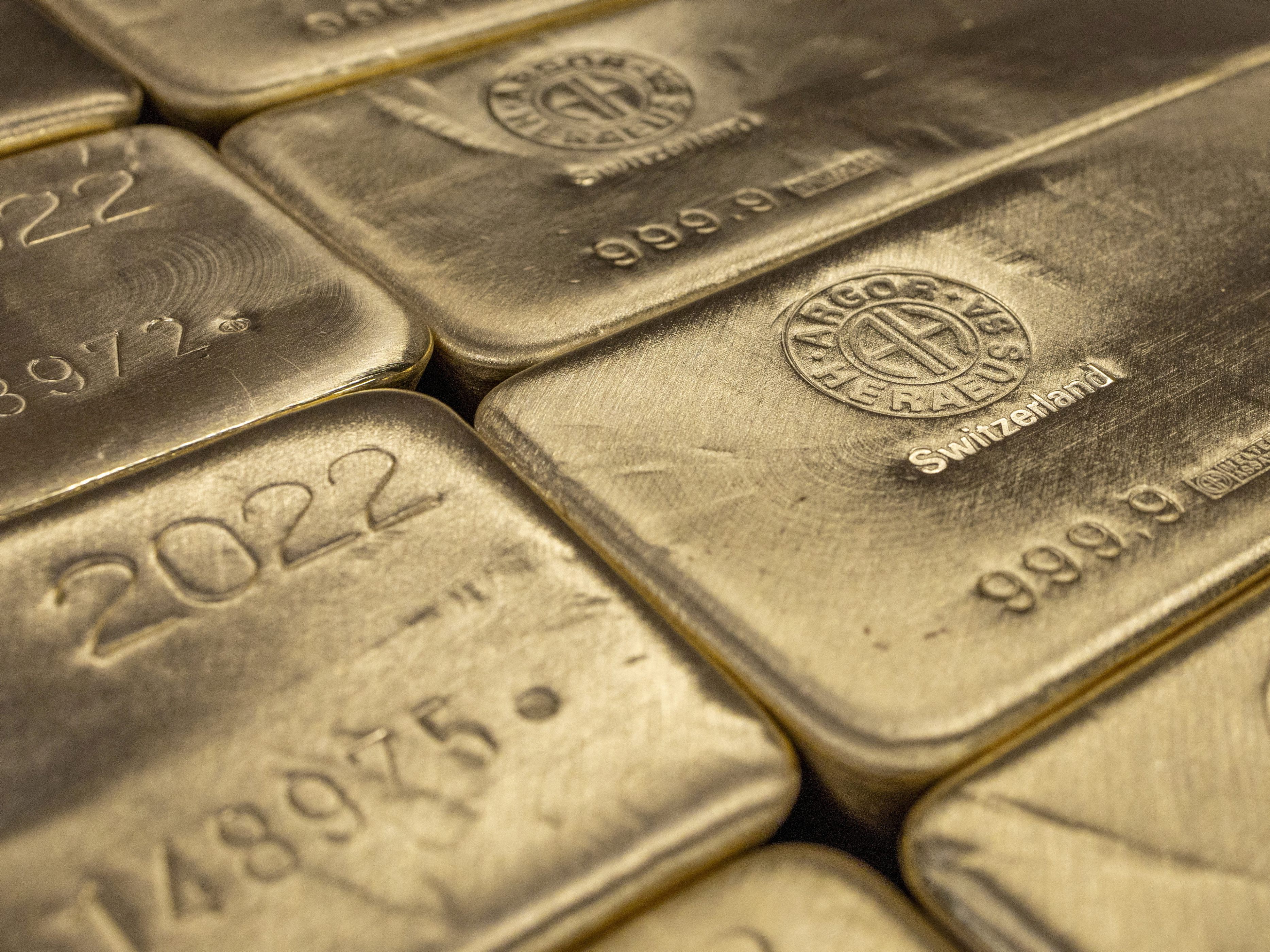 Der Goldkurs ist nach wie vor sehr hoch. Der Goldkurs ist nach wie vor sehr hoch.