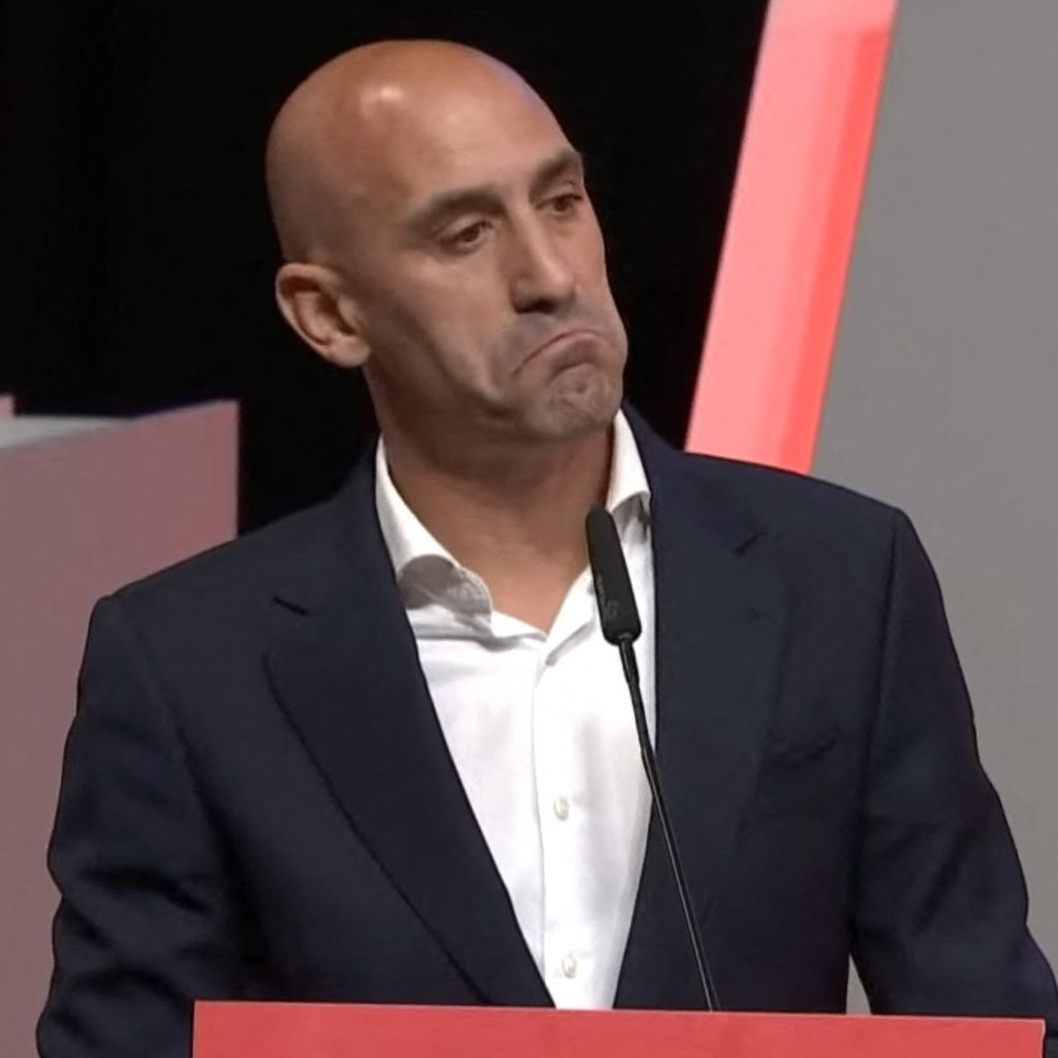 Rubiales hatte bei der Siegerehrung nach dem gewonnenen WM-Finale am vergangenen Sonntag Hermoso auf den Mund geküsst