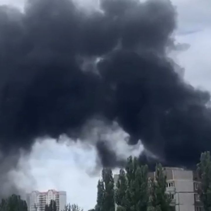 Explosion in einer Firma, in der Rüstungstechnik hergestellt wird.