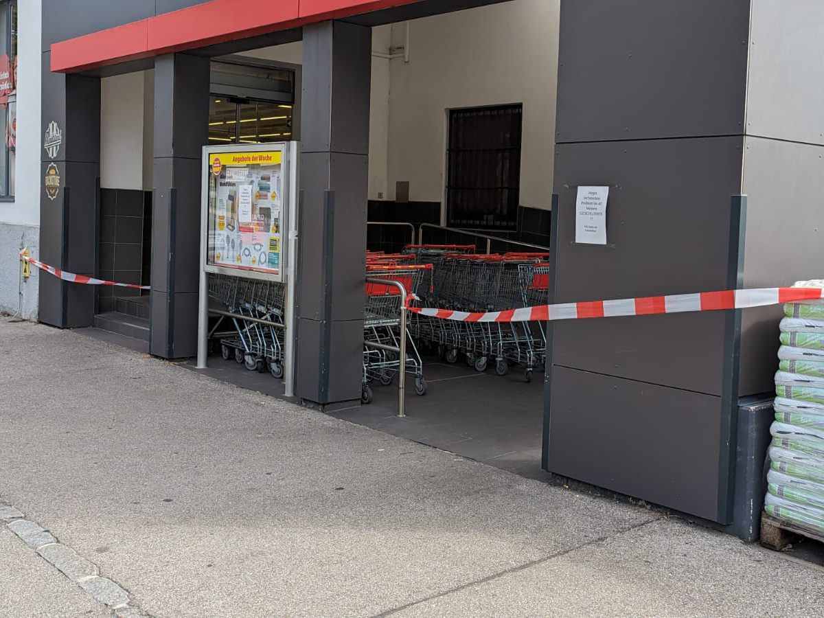Supermarkt in Krems an der Donau nach Spinnensichtung geschlossen.