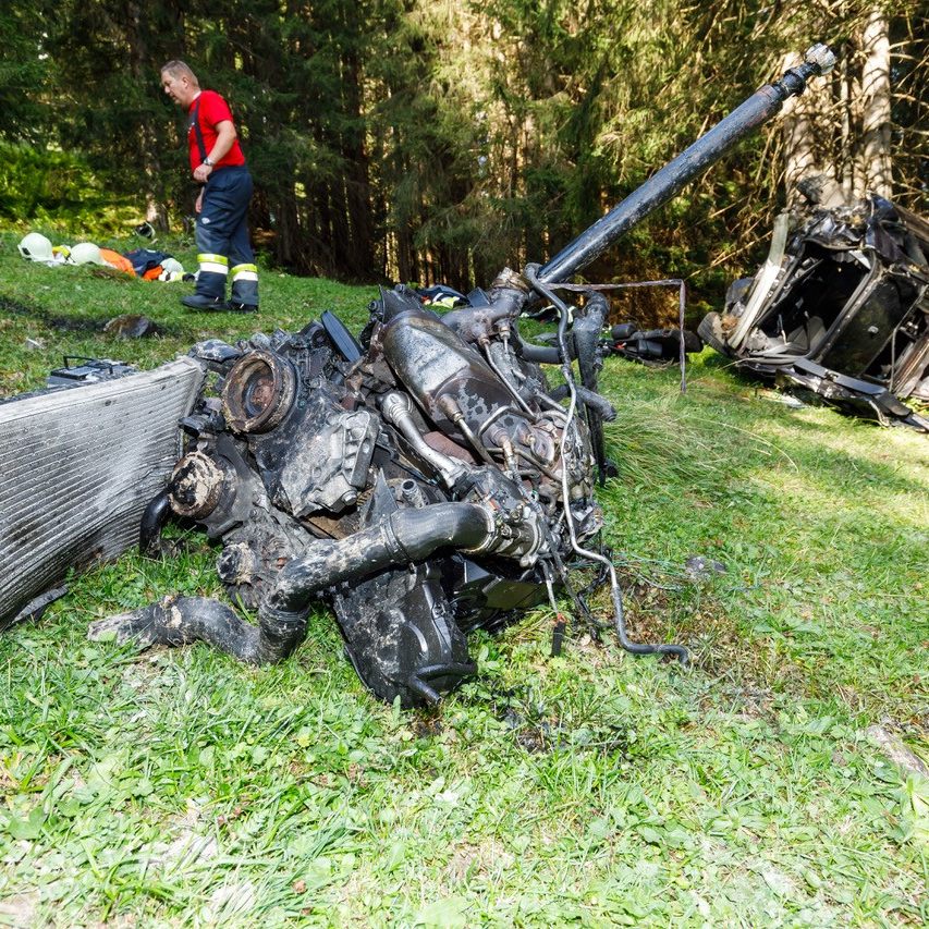 Ganze Nach im Fahrzeug eingeklemmt
