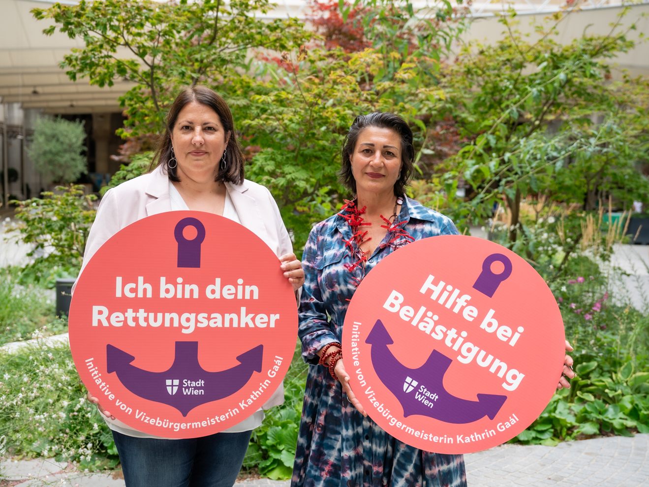 Die Vienna Club Commission arbeitet mit der Initiative "Rettungsanker" zusammen. Die Vienna Club Commission arbeitet mit der Initiative "Rettungsanker" zusammen.
