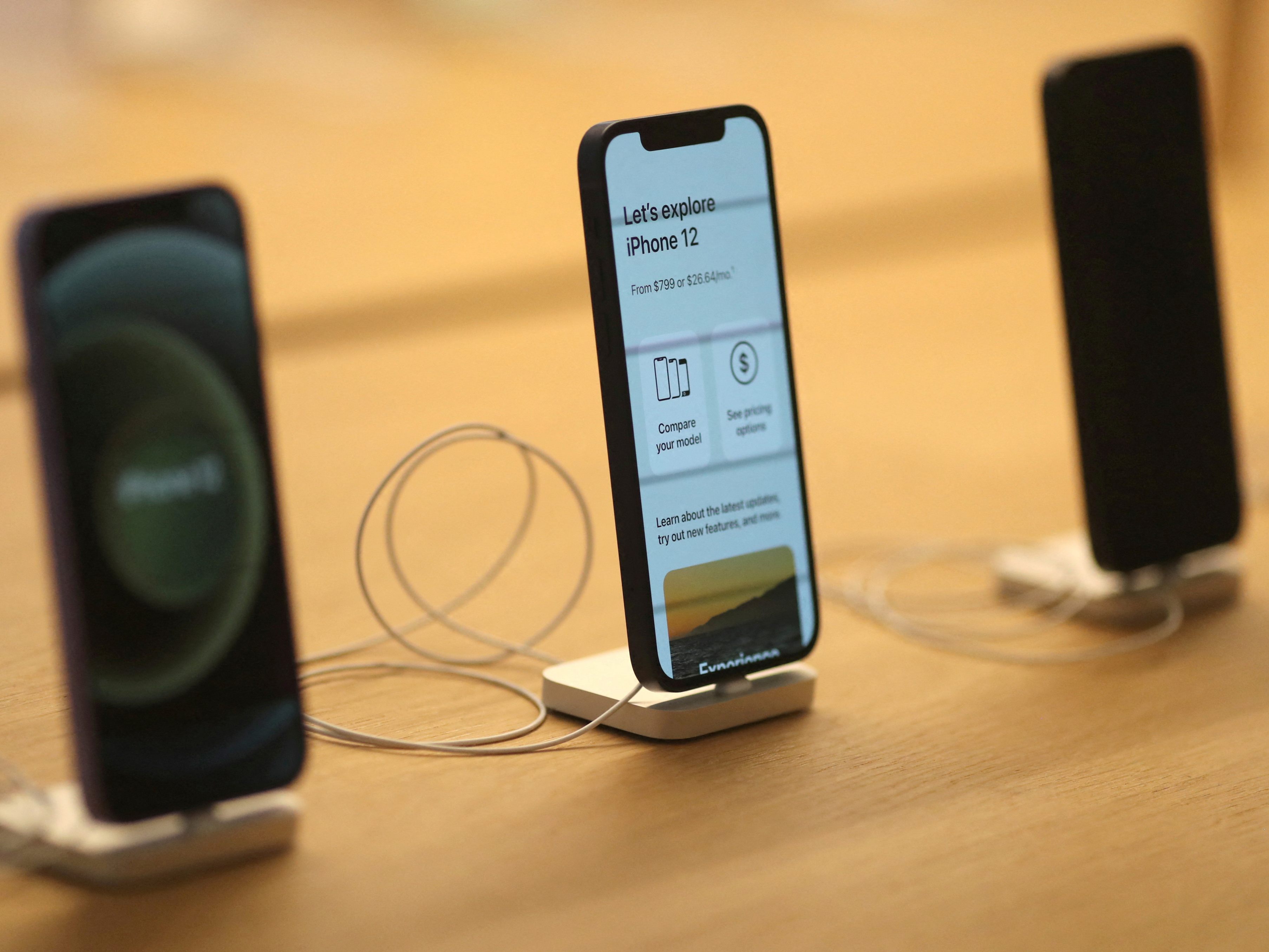 Die Strahlung beim iPhone 12 hält die Grenzwerte ein. Die Strahlung beim iPhone 12 hält die Grenzwerte ein.