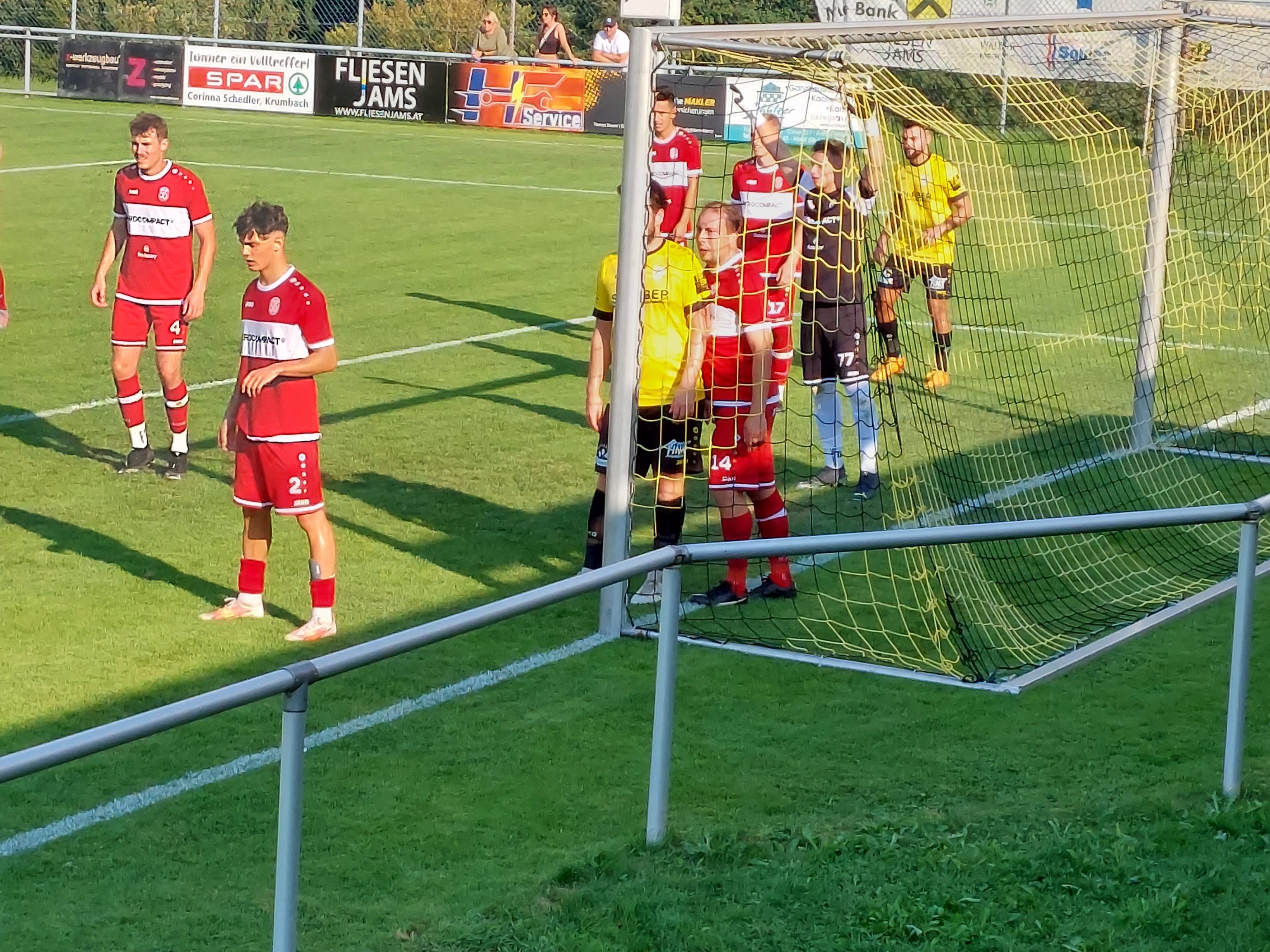 Es geht wieder um 3 Punkte am Fussballplatz in der Sattaaser Au Es geht wieder um 3 Punkte am Fussballplatz in der Sattaaser Au