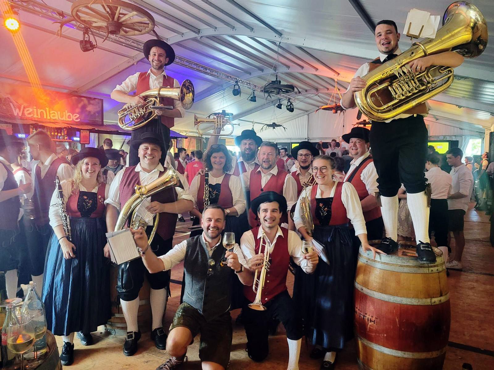 1. Oktober 2023 - Frühschoppen mit der z'nüne Musig 1. Oktober 2023 - Frühschoppen mit der z'nüne Musig