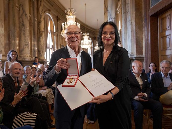 Ehrenzeichen der Republik für Michael Heltau.