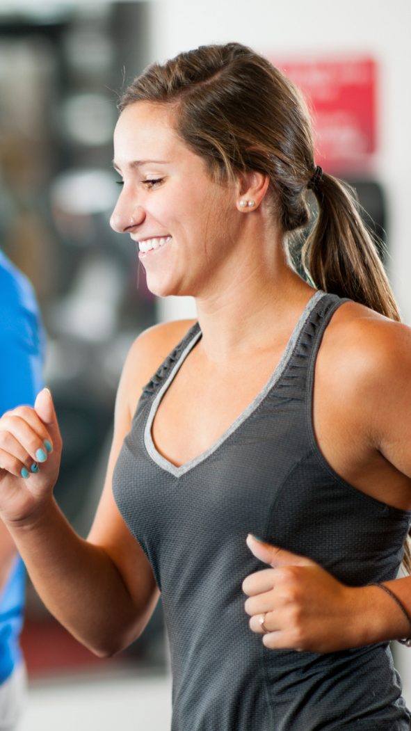 Ein intensives Training pro Woche ist nicht so effektiv, wie jeden Tag ein bisschen Sport zu Hause zu treiben.