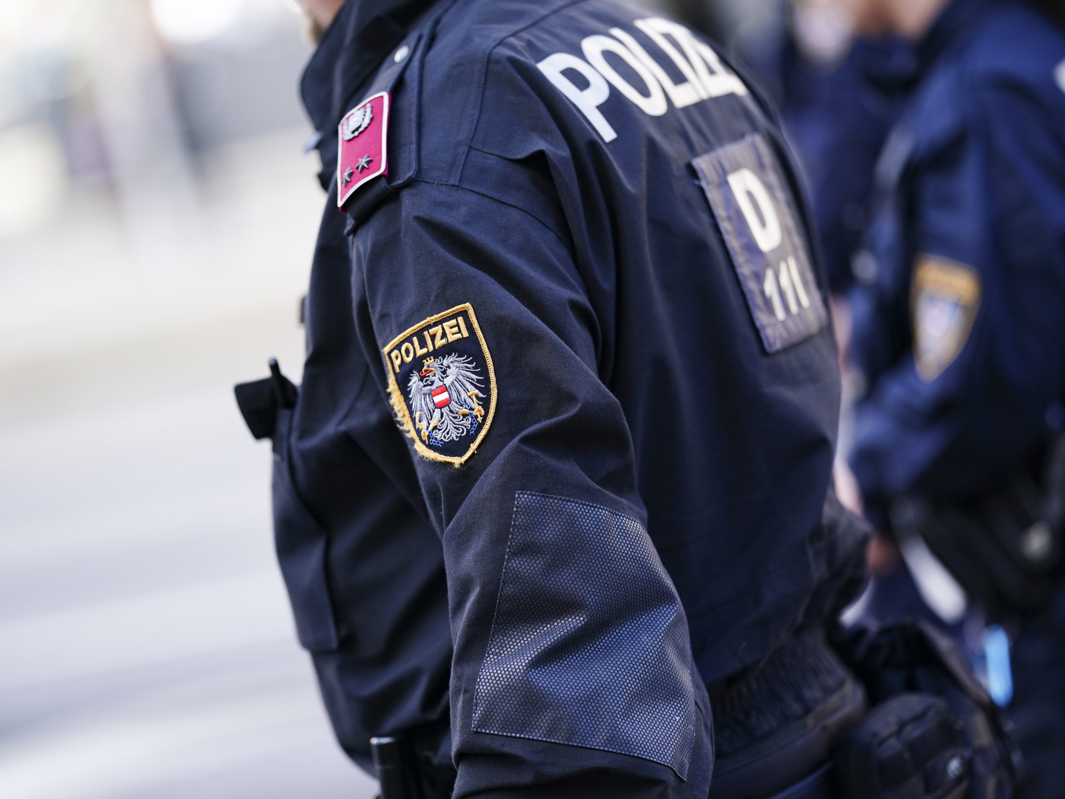 In OÖ posierte ein Pensionist mit einer Waffe.