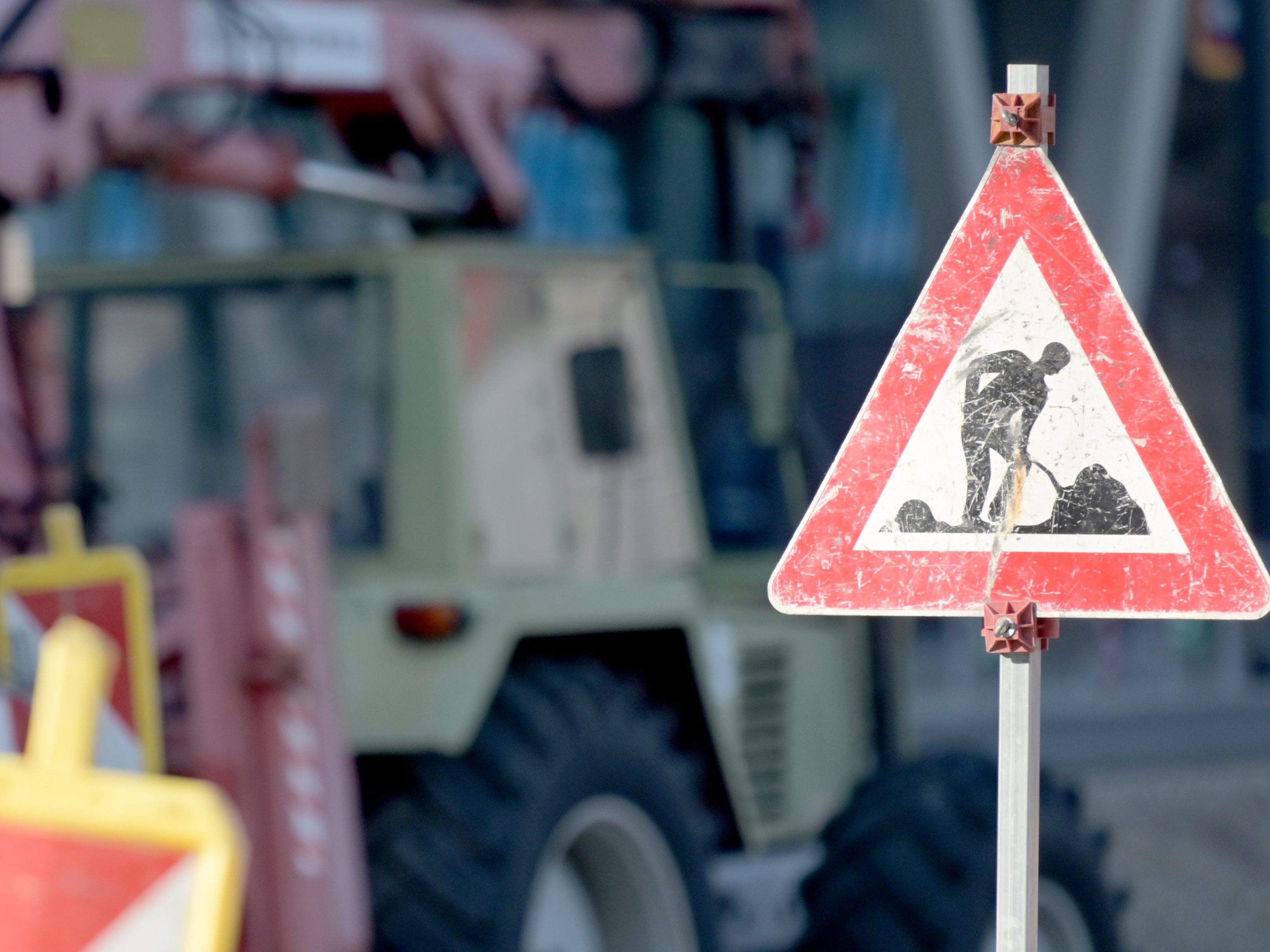 Fahrbahnsanierungsarbeiten finden im 1. Wiener Bezirk statt.