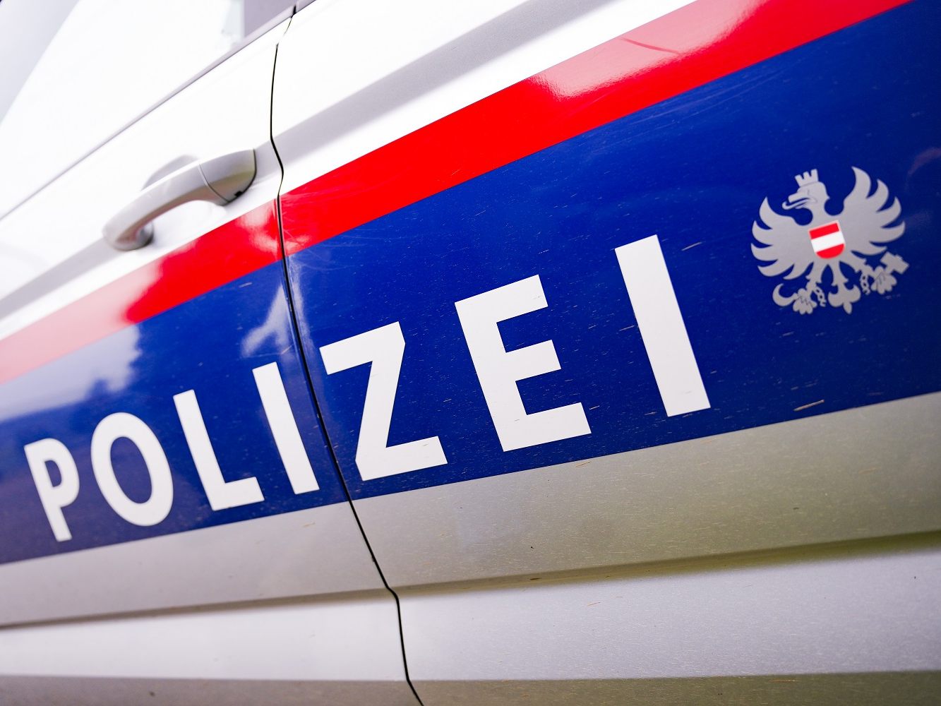 Die Wiener Polizei berichtete, dass das Messer sichergestellt wurde.