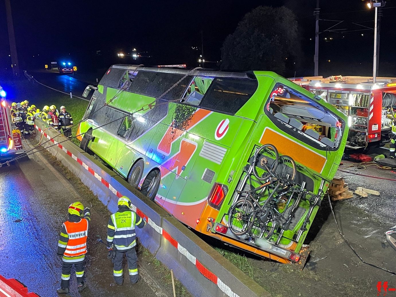 Schwerer Busunfall in Kärnten.