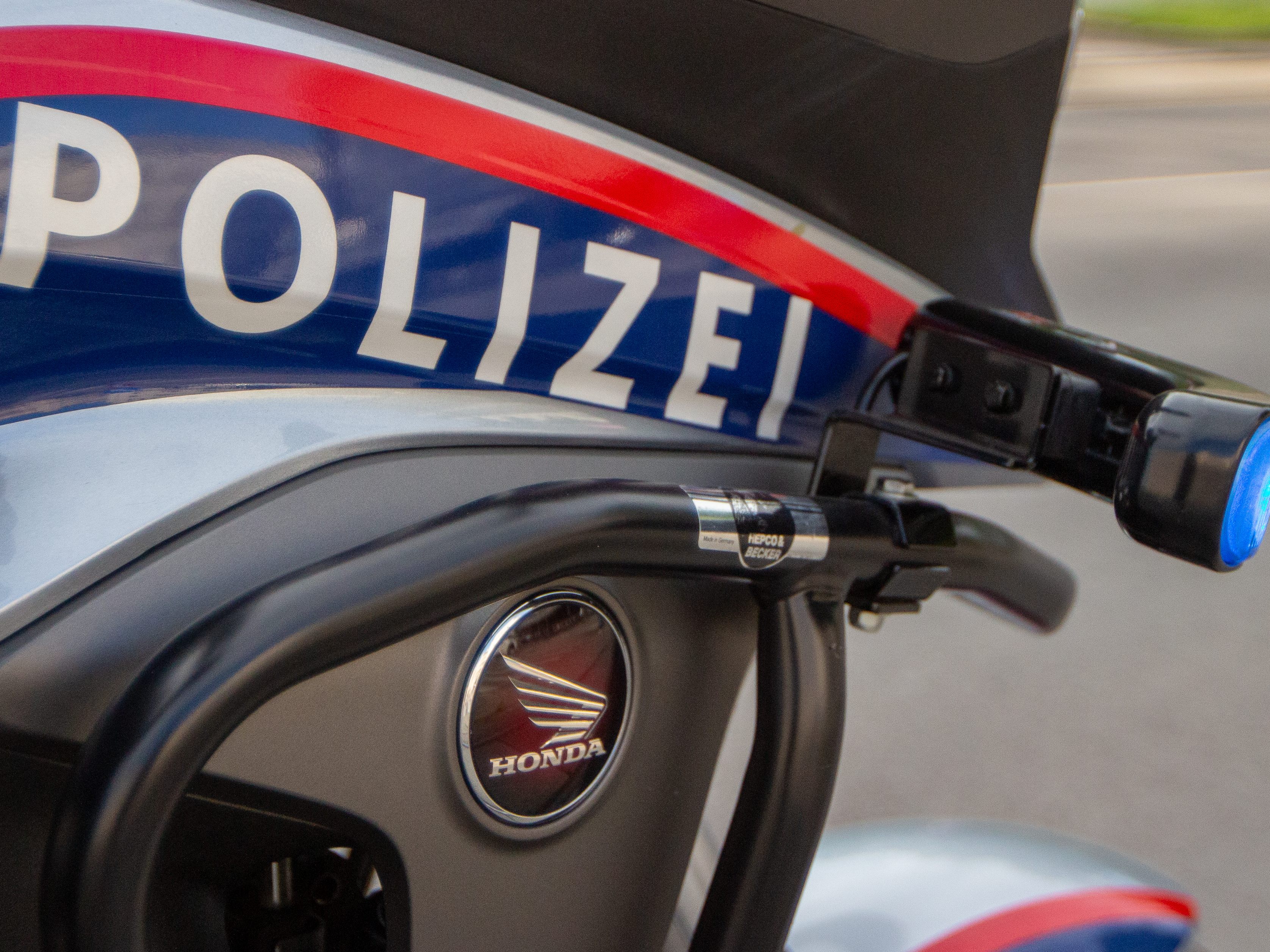 Polizist stellte Raser. Polizist stellte Raser.
