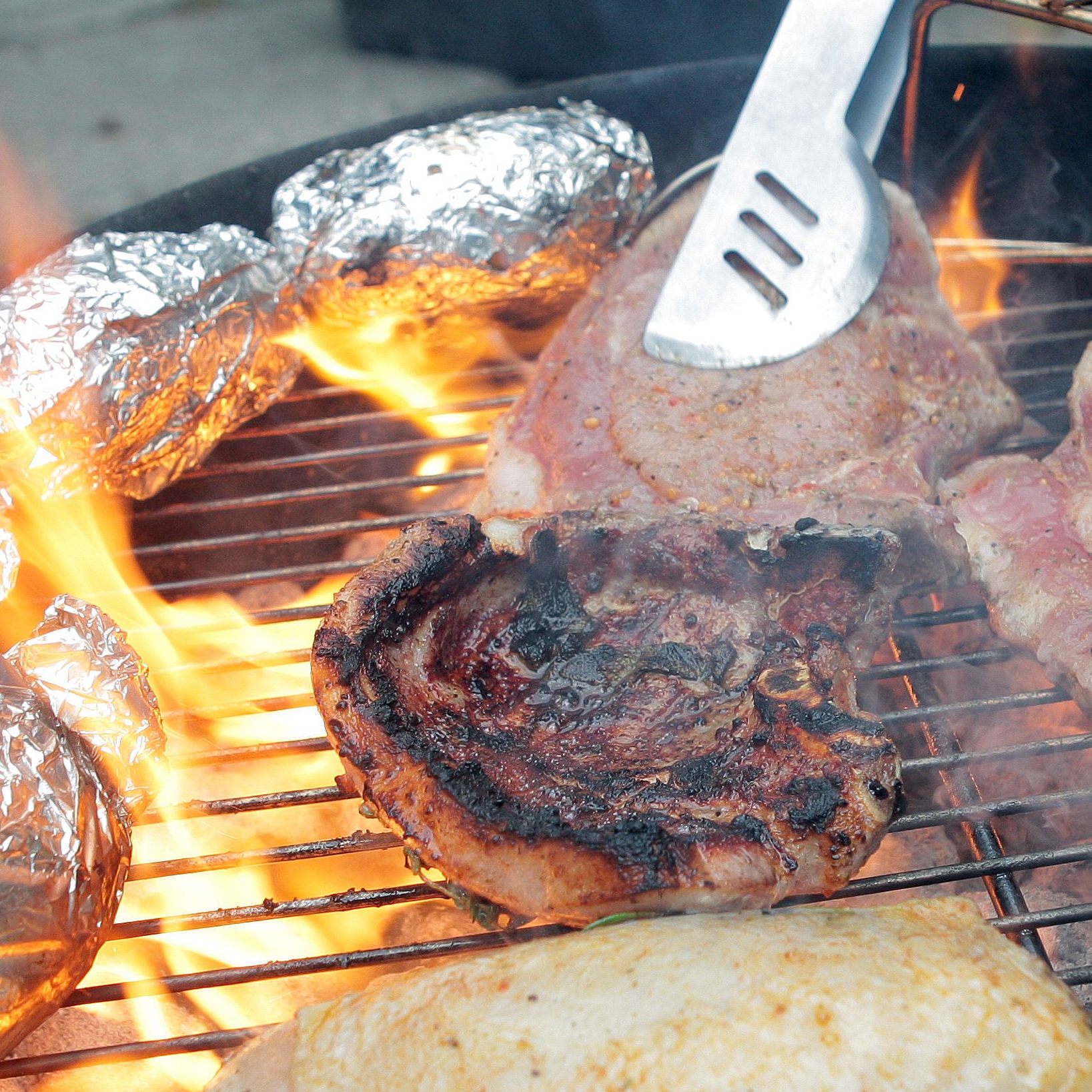 Manche Lebensmittel sollte man lieber nicht auf den Grillrost geben.