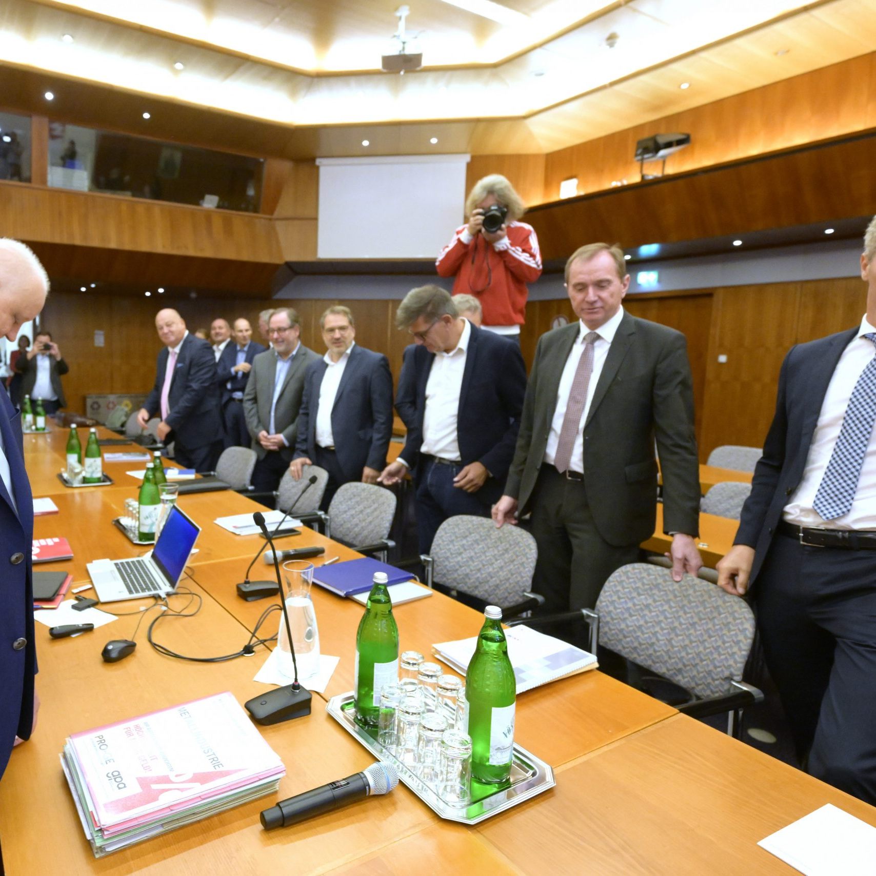 Die erste Verhandlungsrunde seht im Zeichen moderater Gewerkschaftsforderungen.