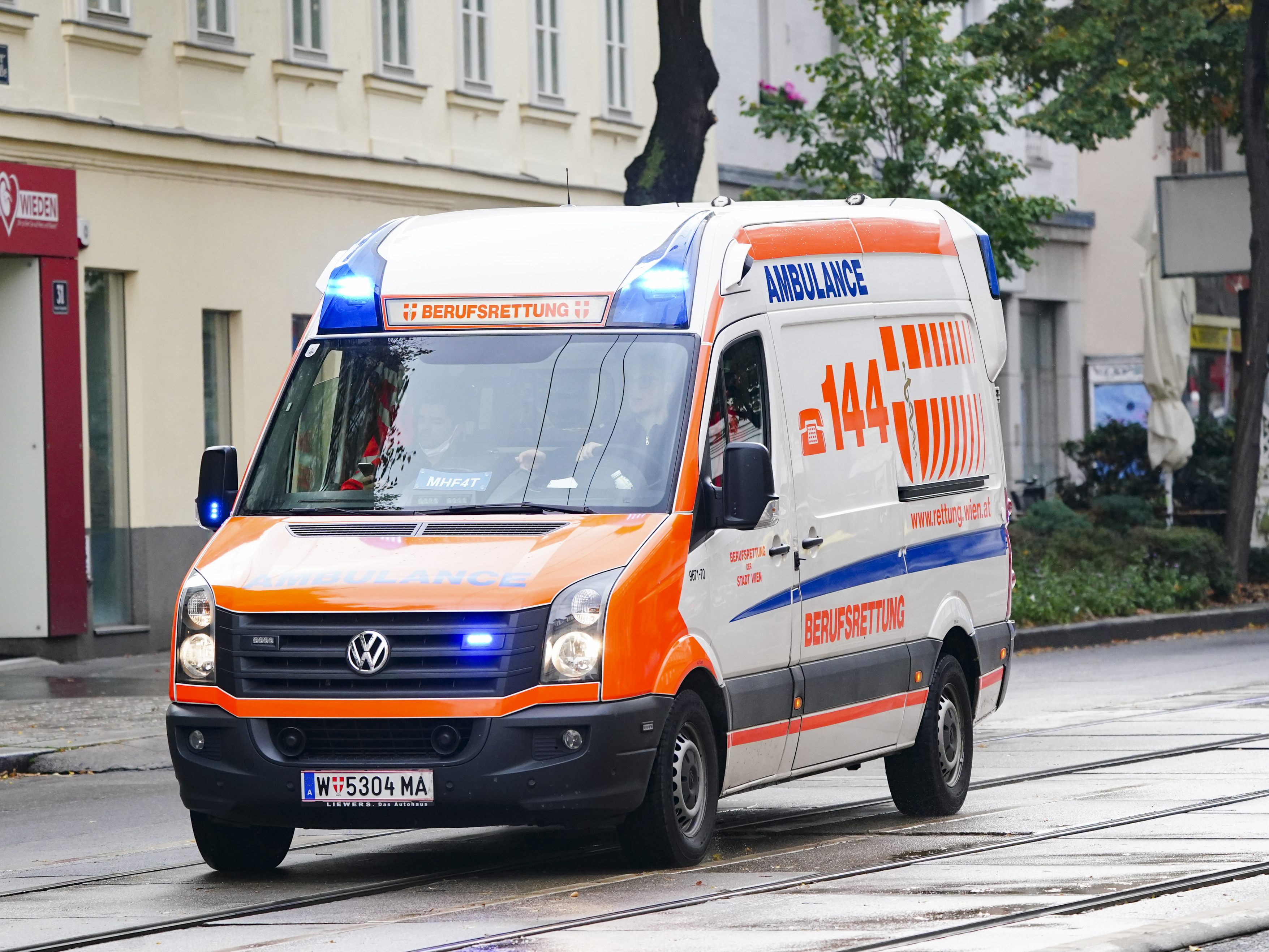 Ein 9-Jähriger wurde in Wien-Floridsdorf von einem Auto erfasst und lebensgefährlich verletzt.