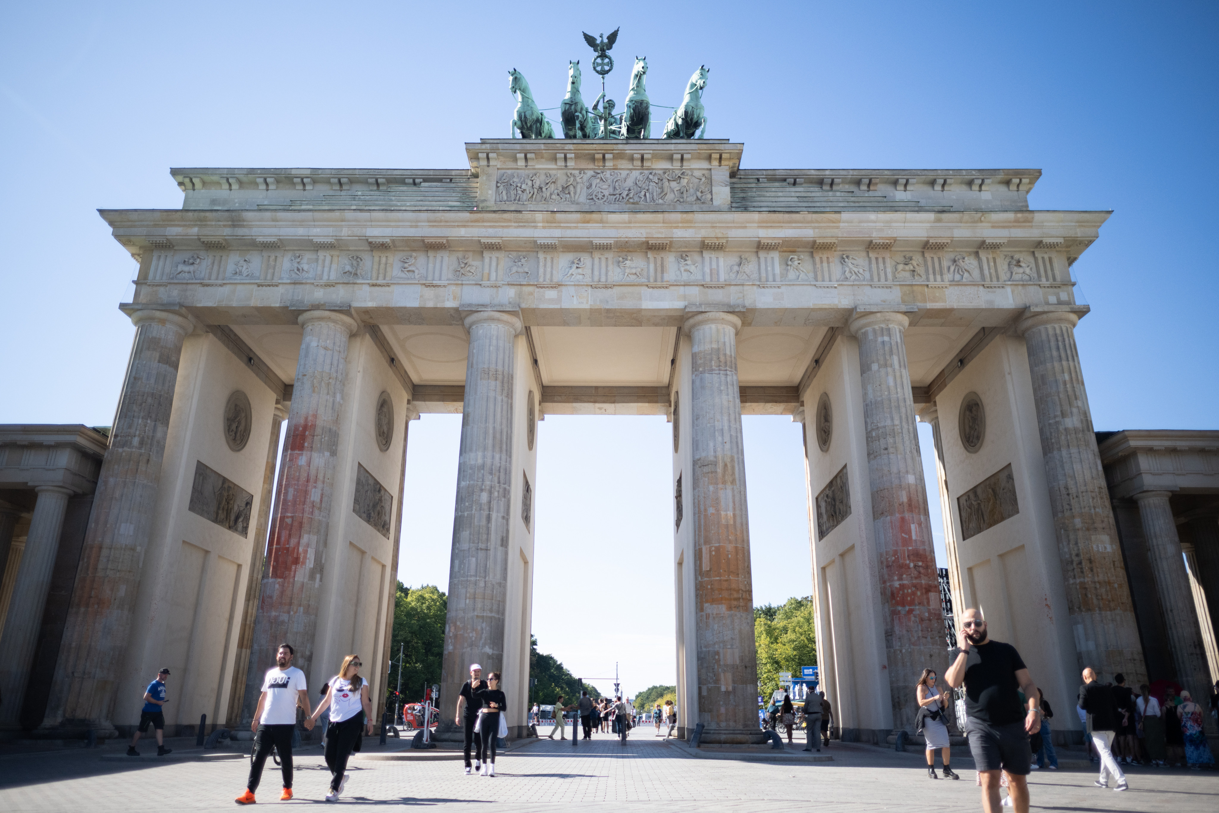 Am 17. September besprühte die Letzte Generation das Brandenburger Tor. Am 17. September besprühte die Letzte Generation das Brandenburger Tor.