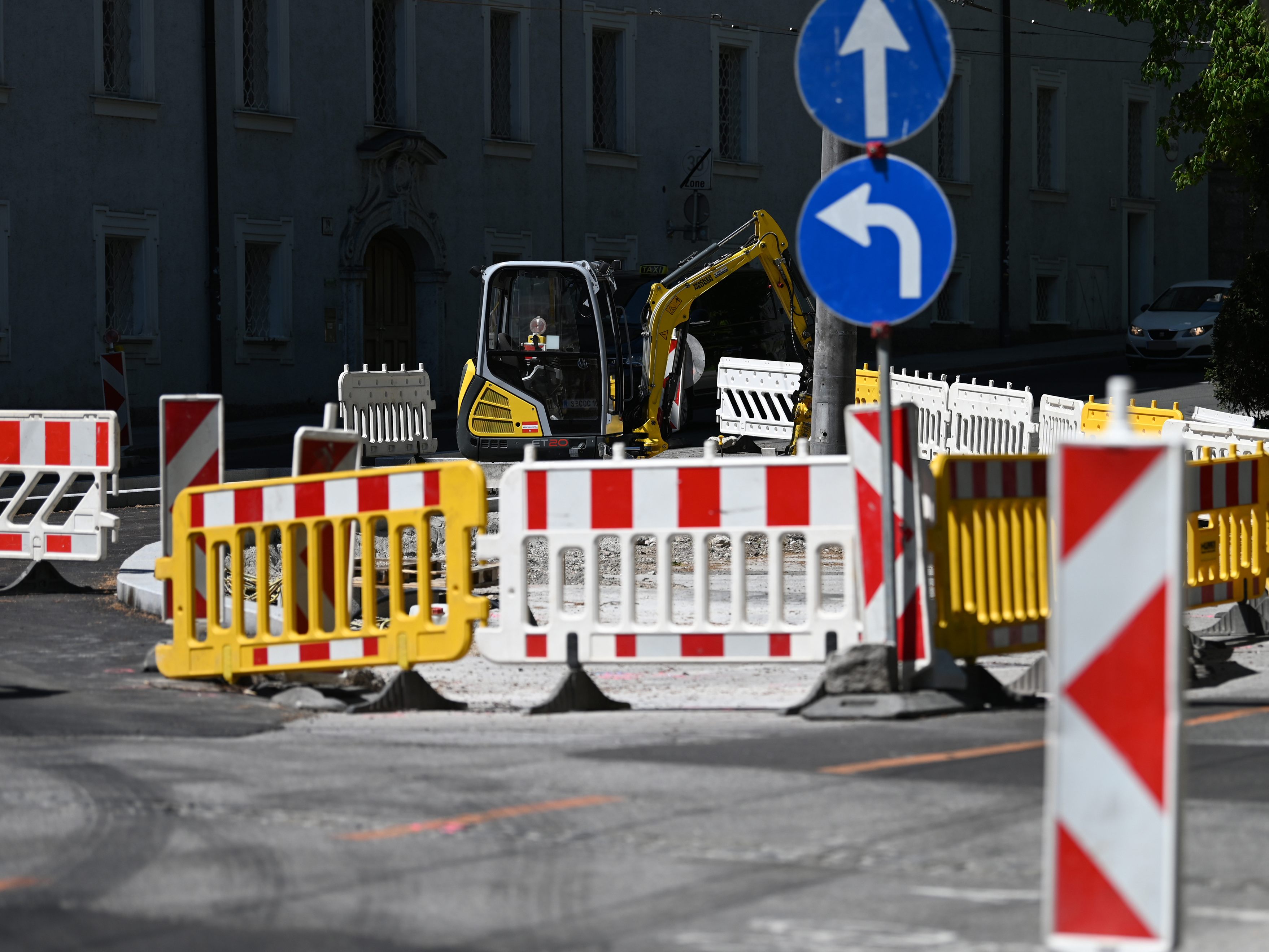 In der Roßauer Lände wird die Fahrbahn saniert. In der Roßauer Lände wird die Fahrbahn saniert.