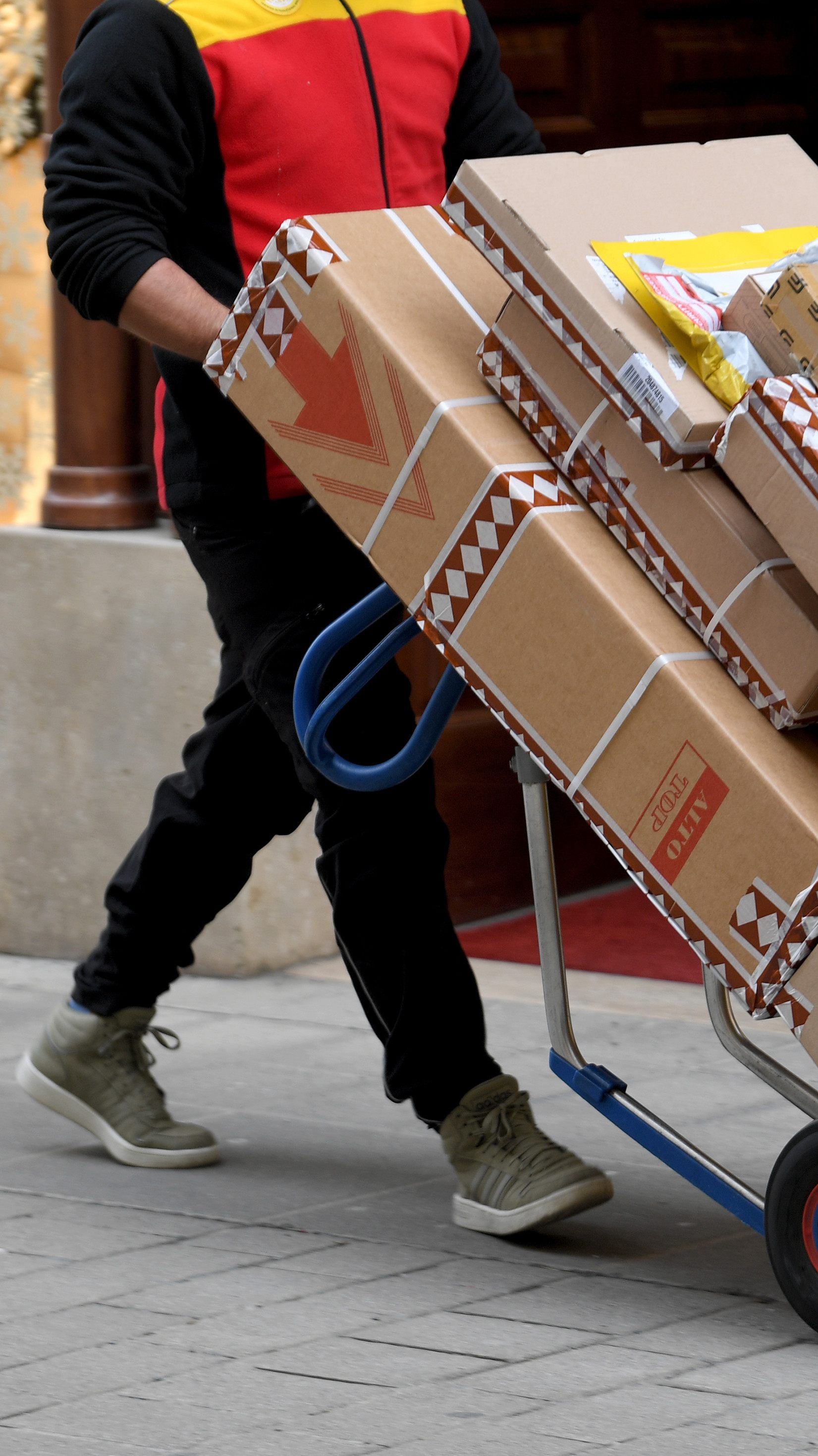 Paketzusteller erhalten ab 2024 im Schnitt um 16 Prozent mehr Lohn.